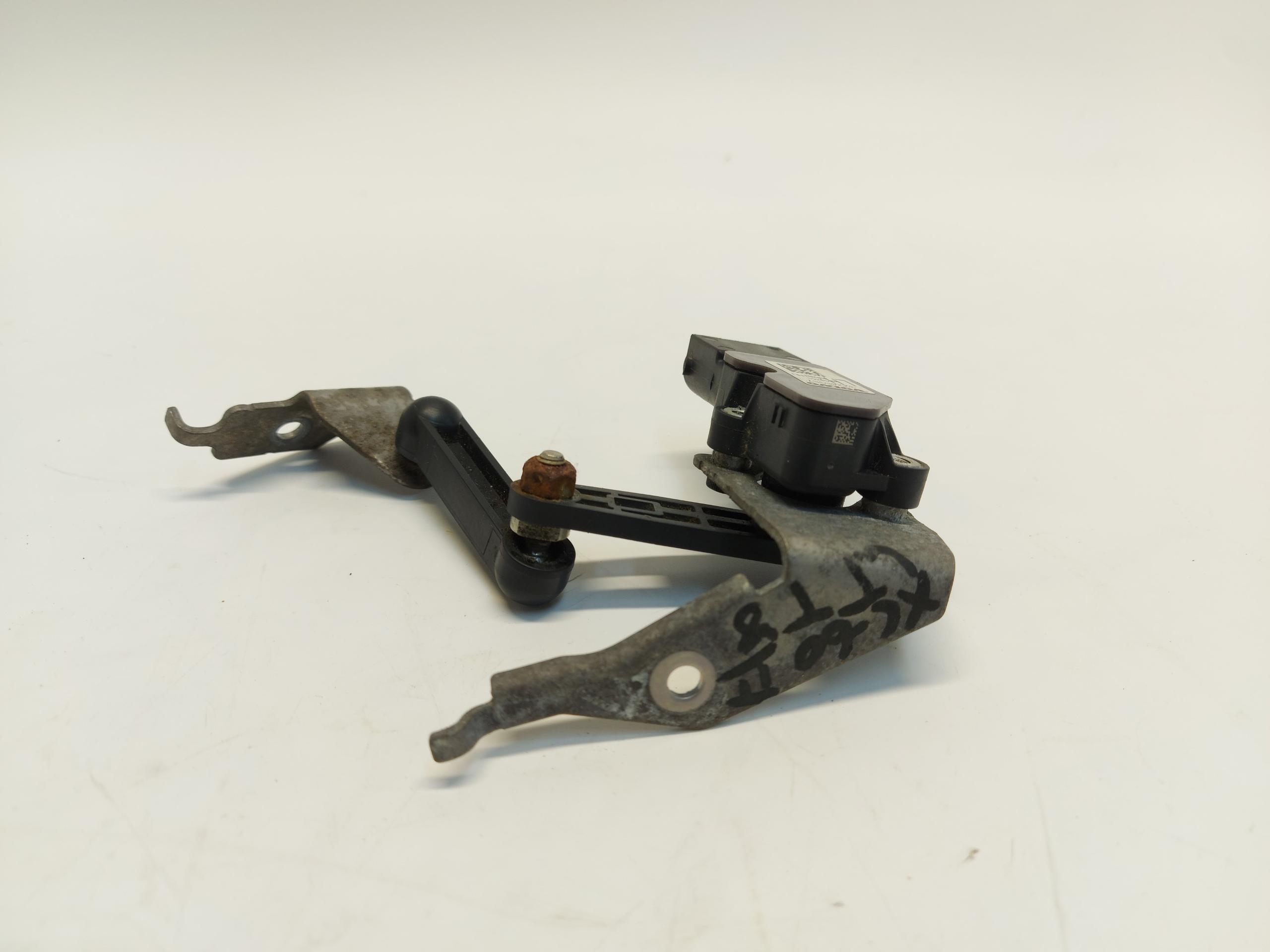 Volvo XC60 II 2020 sensor of the lights control levelling right rear part