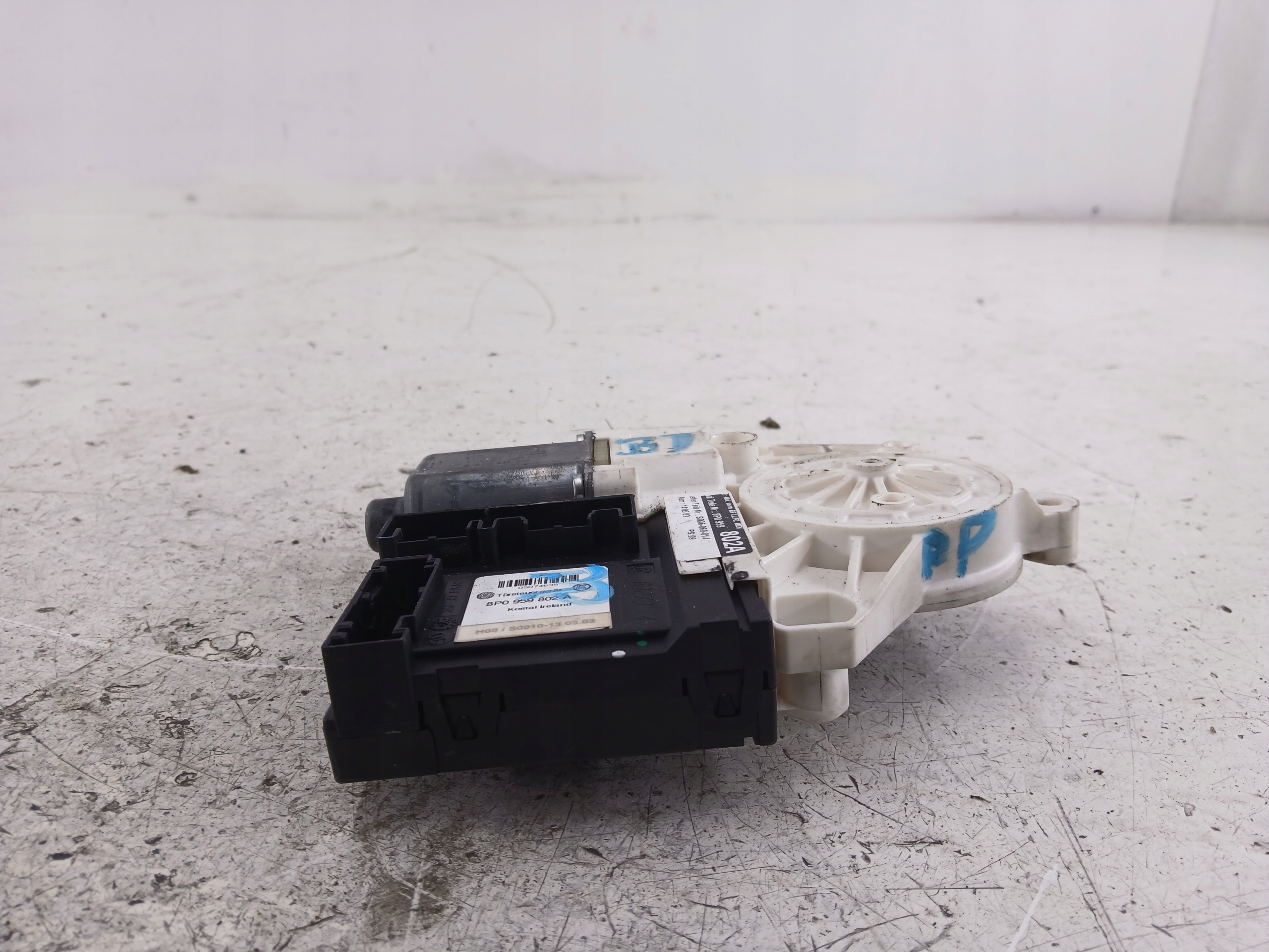 AUDI A3 8P mini motor windows right front 8P0959802A