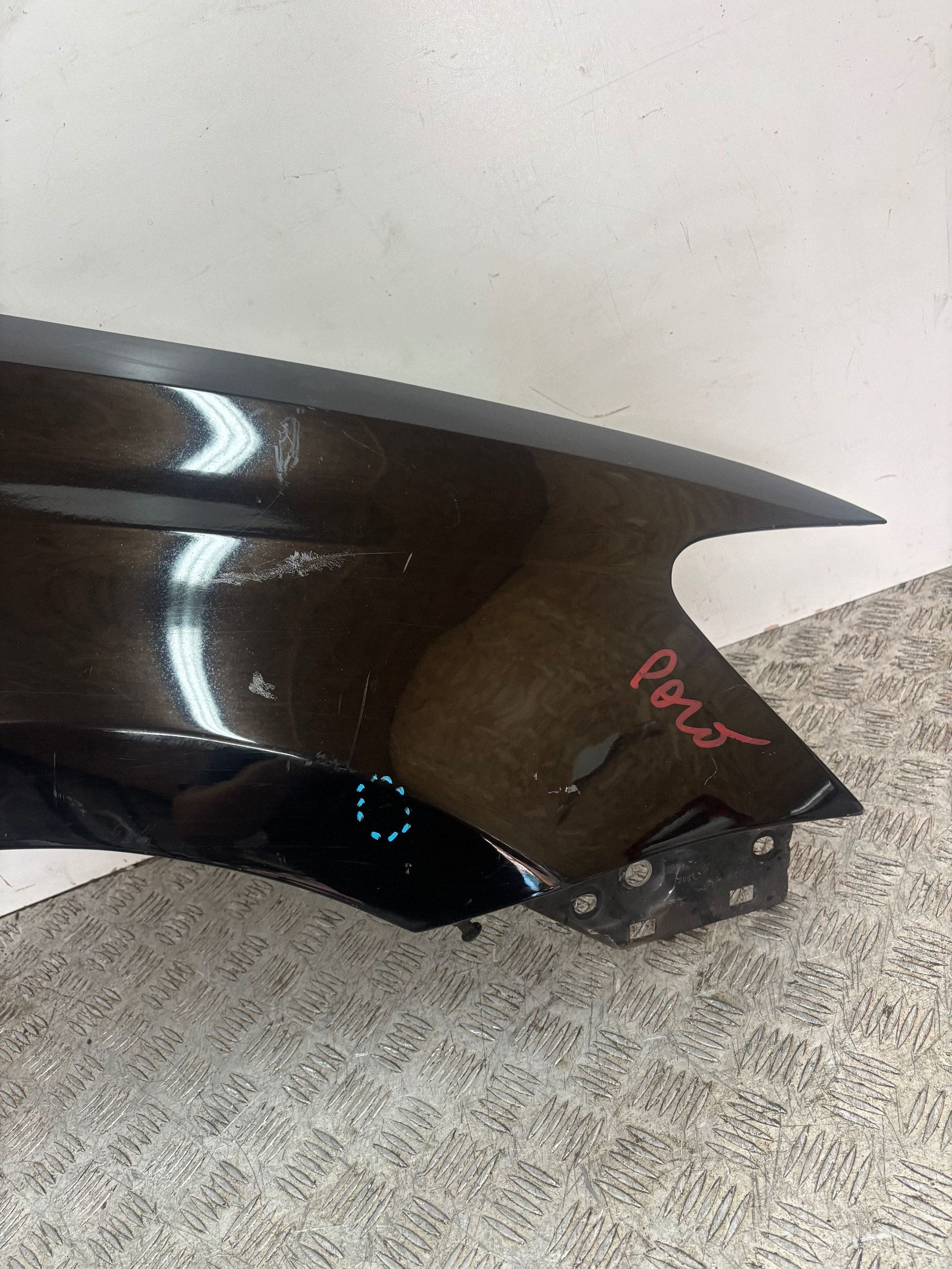 fender front front right VW POLO 6R 6C 09