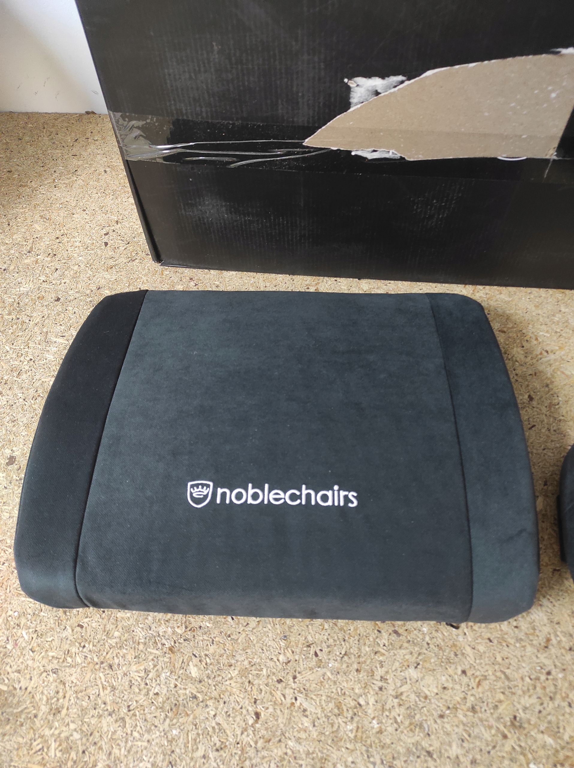 ZESTAW PODUSZEK DO FOTELI EPIC / IC GAMINGOWYCH NOBLECHAIRS Kod producenta NBL-SP-PST-008