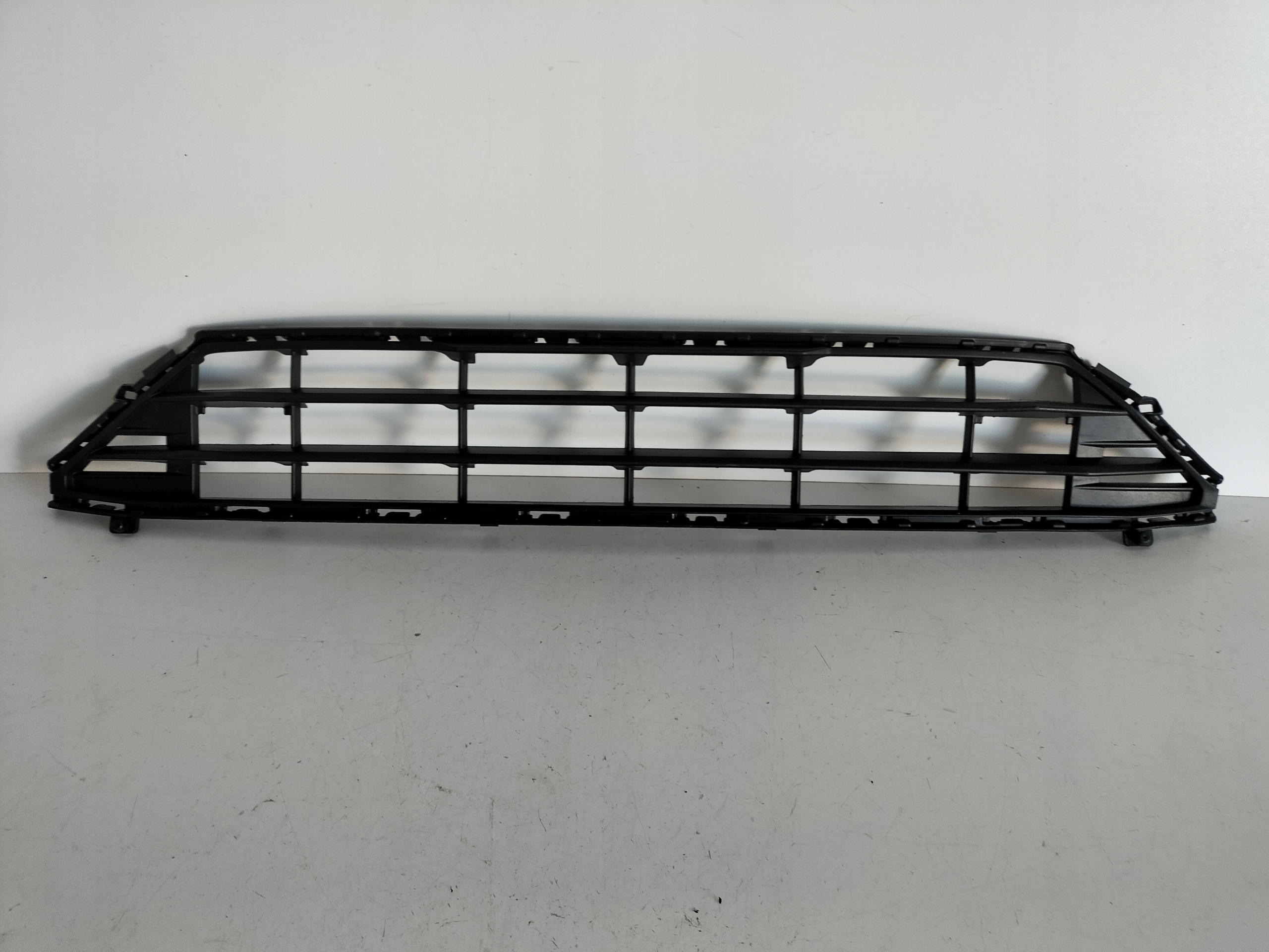grille grid of a bumper front central VOLVO XC60 II 17