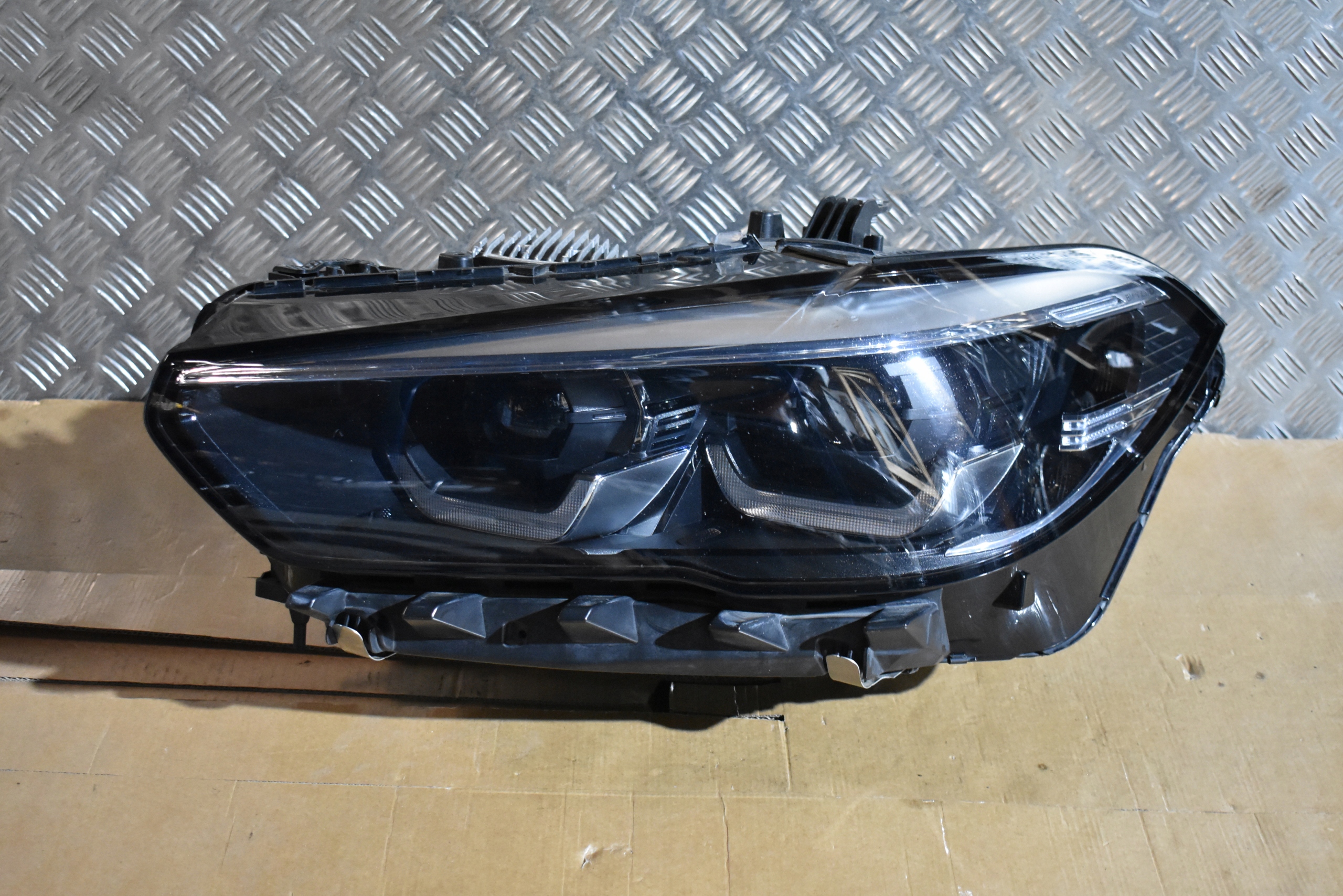 IDEALNA KPL. light front front left ADAPTIVE LED BMW G05 USA 1