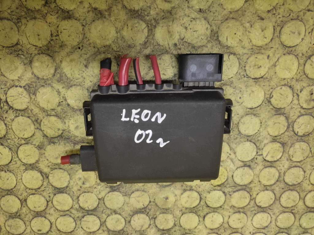 SEAT LEON et Module fusibles 1J0937550