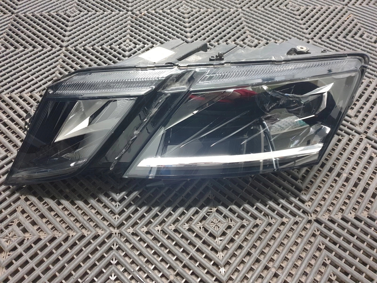 LAMPA LEWA PRZÓD SKODA OCTAVIA III LIFT FULL LED