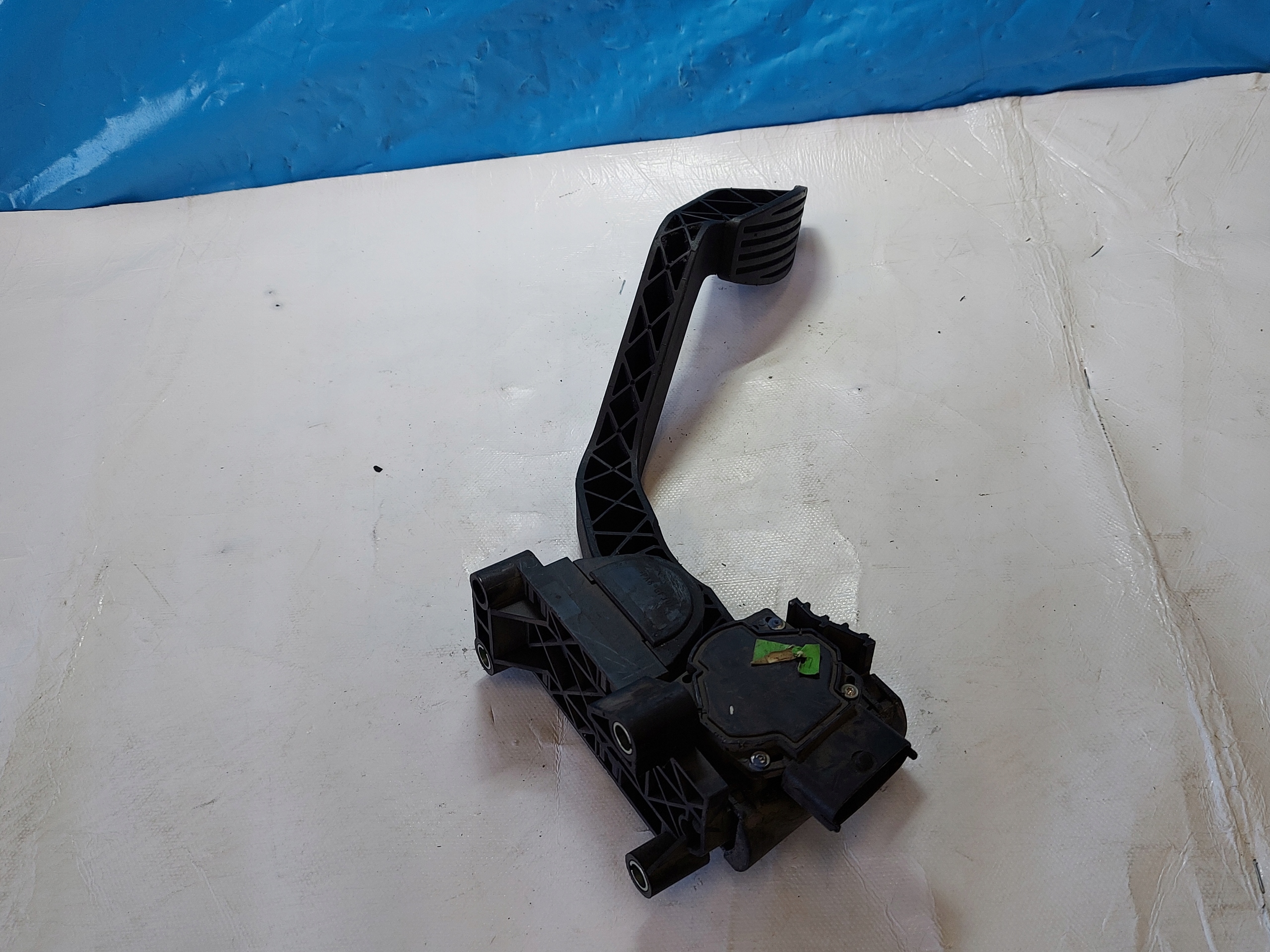 accelerator pedal PUNTO II 1.2 B 0281002325
