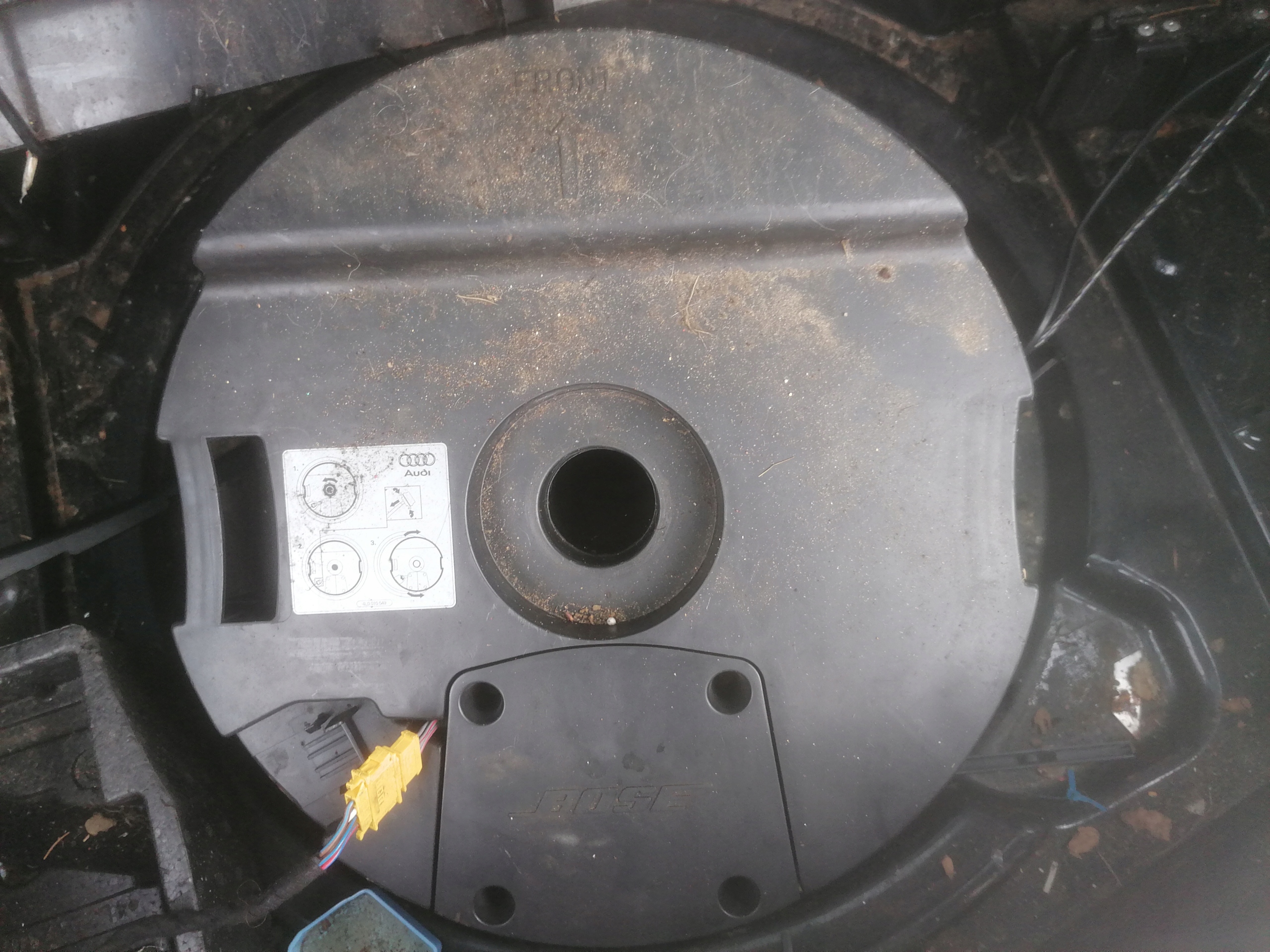 Audi Q7 4L Bose Subwoofer 4L0010549 Audi Q7 4L Bose Subwoofer 4L0010549