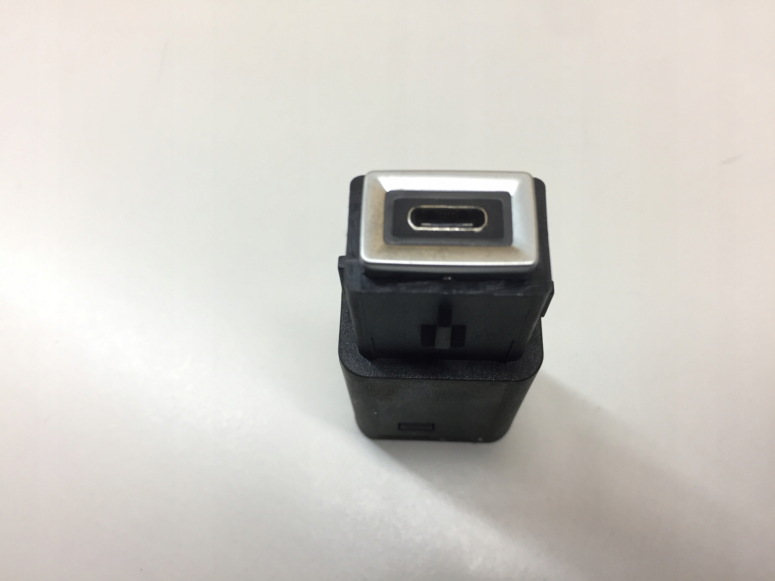 CITROEN C4 III GNIAZDO PORT USB Part number 98313506DX 9831377180
