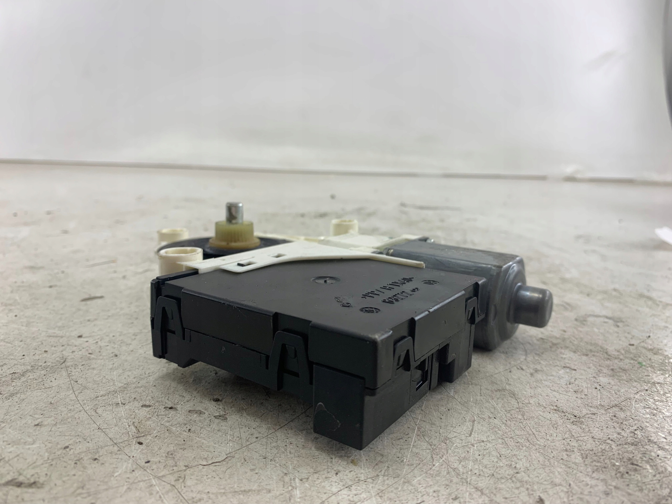 mini motor windows right front AUDI A3 8P 8P0959802A