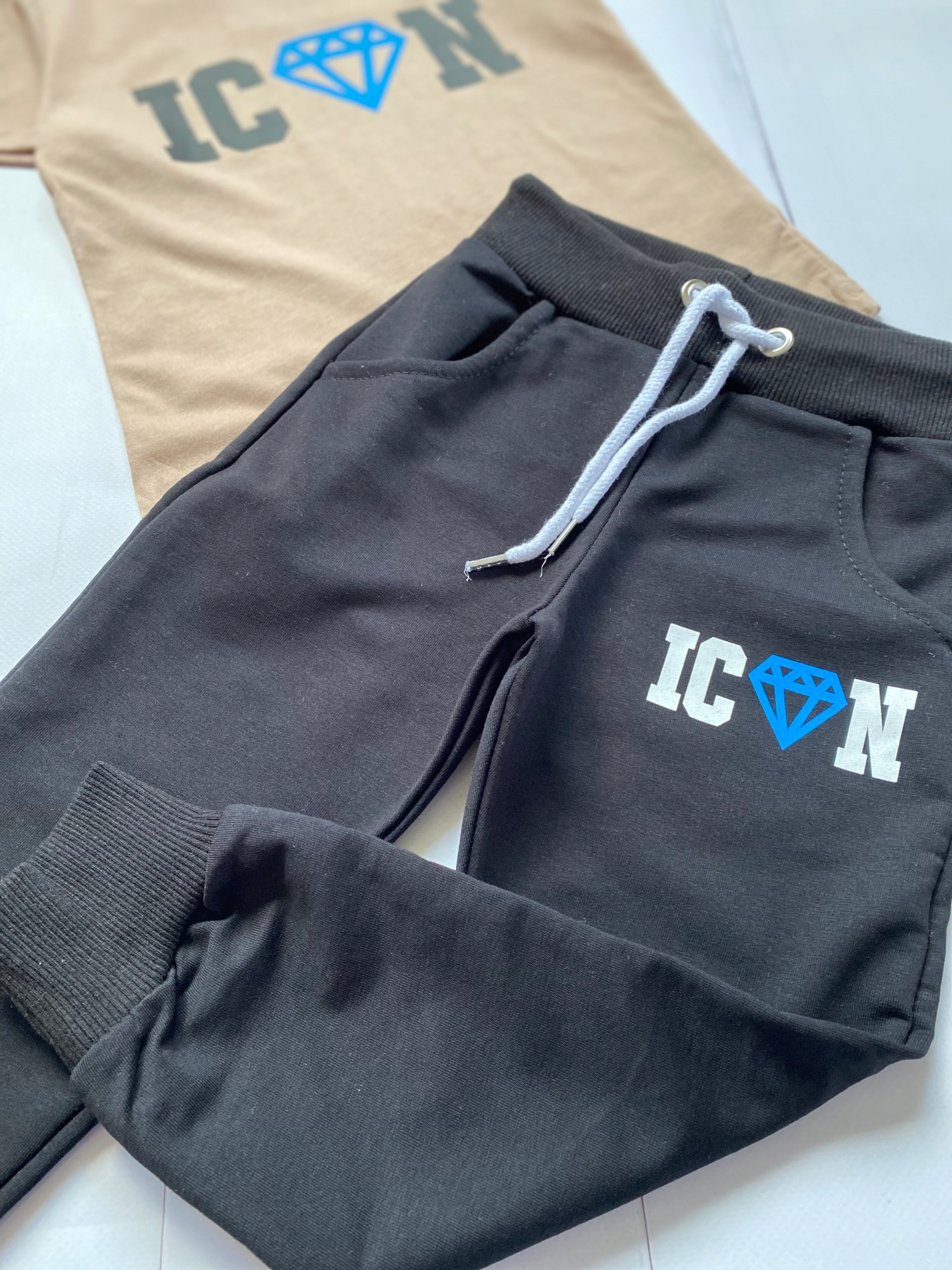 Komplet chłopięcy koszulka spodnie dres r 104 110 Wiek dziecka 5 lat +