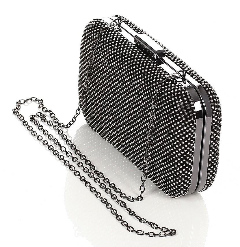 Czarna zgrabna błyszcząca Kopertówka PUZDERKO na łańcuszku