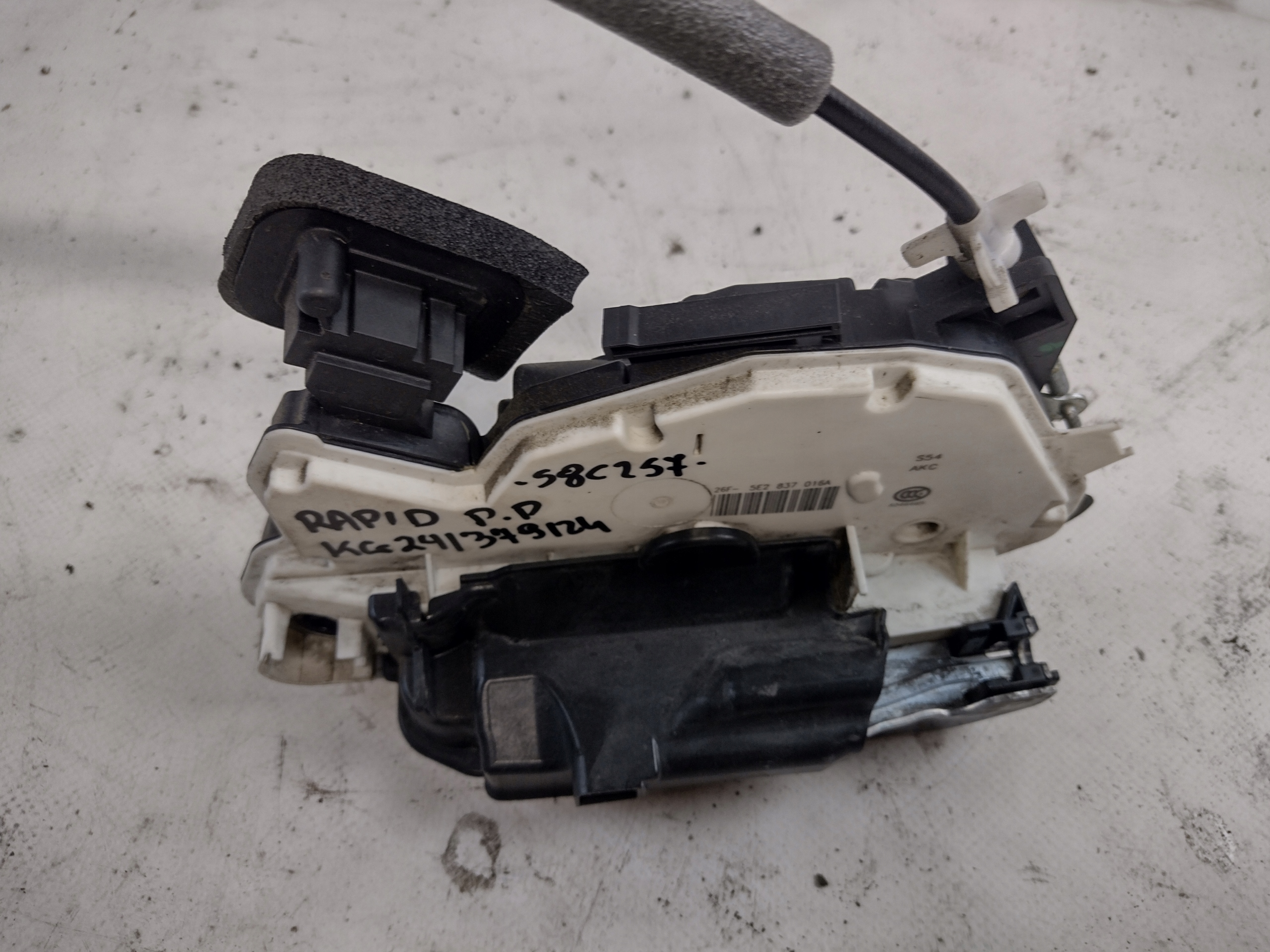 lock door right front Skoda Rapid liftback 5E2837016A