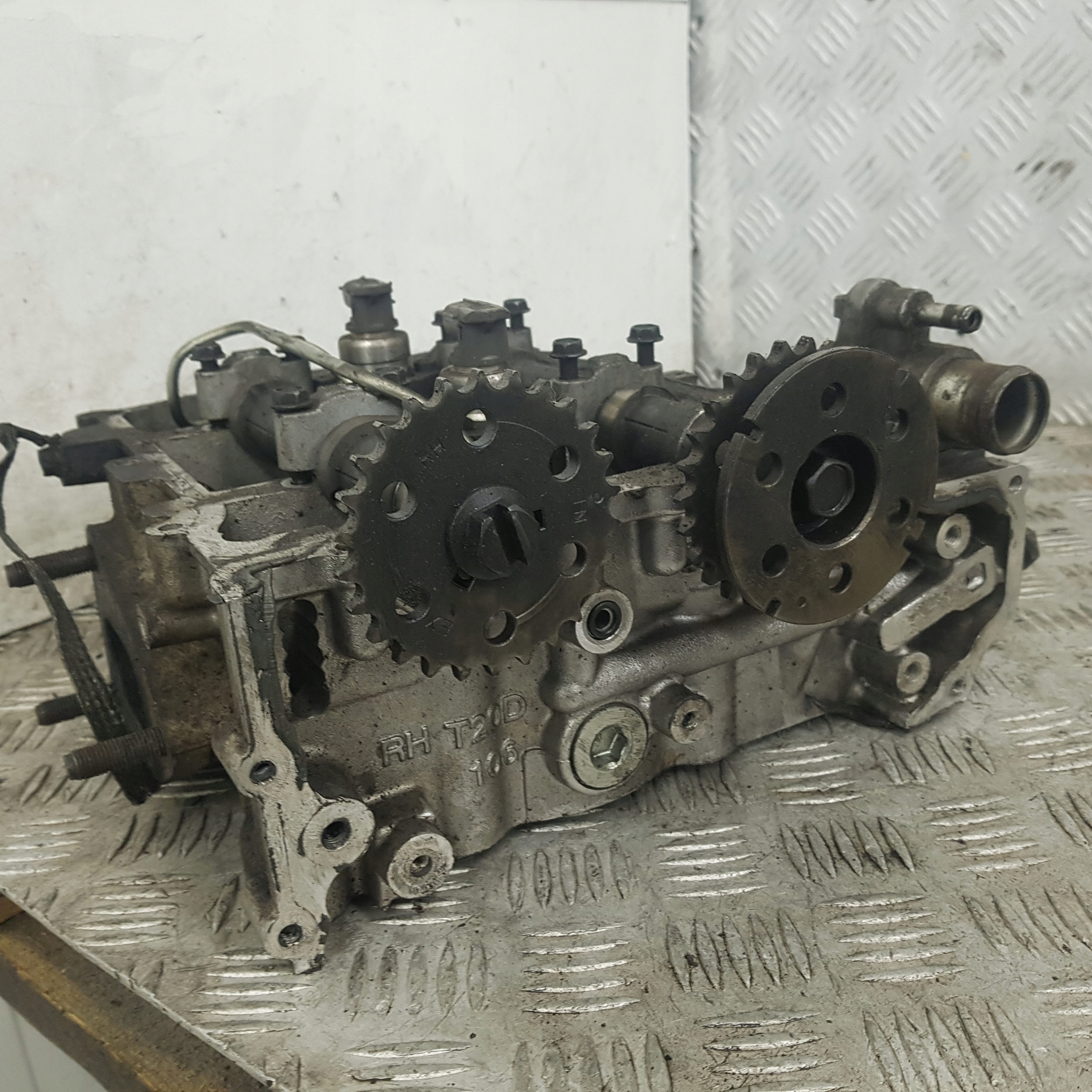 head. complete SUBARU LEGACY 4 F0155703 RHT20D