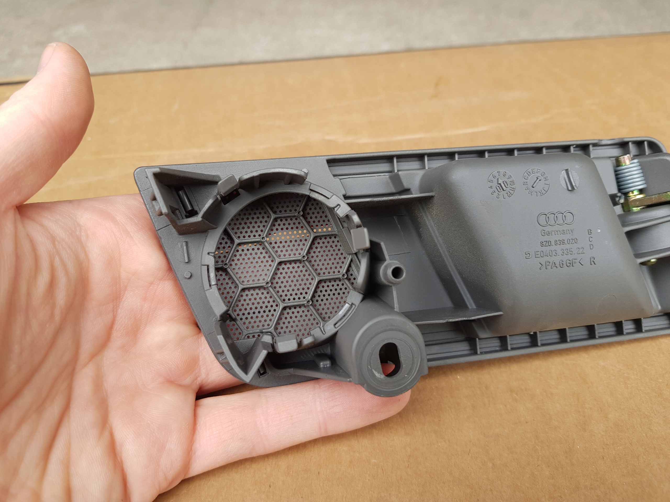 ручка двери внутренняя правая A2 / 8Z0839020 / исправная