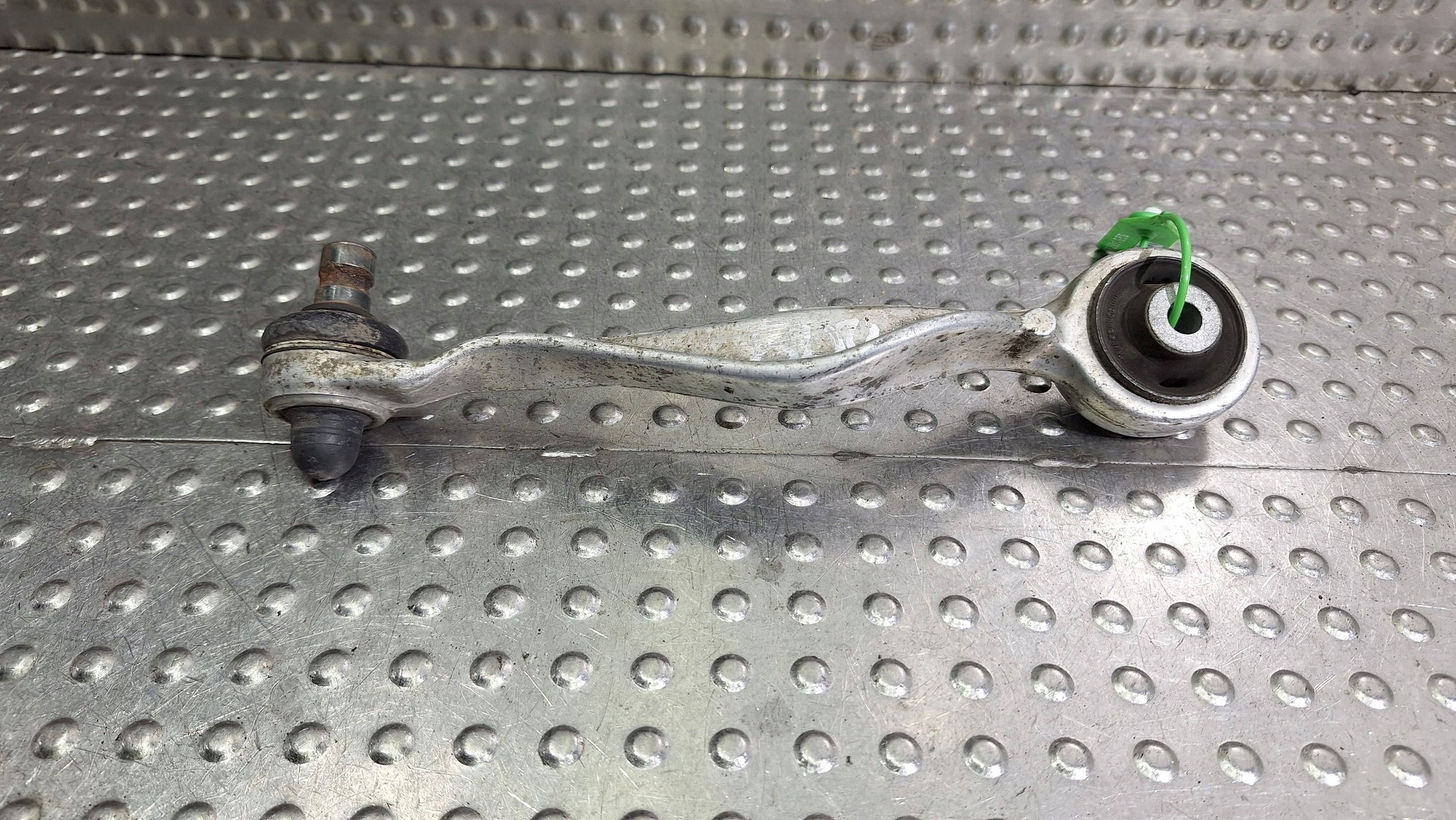 arm right front upper OE 4D0407512F AUDI A4 B6 A6 C5 PASSAT B5 SUPERB and