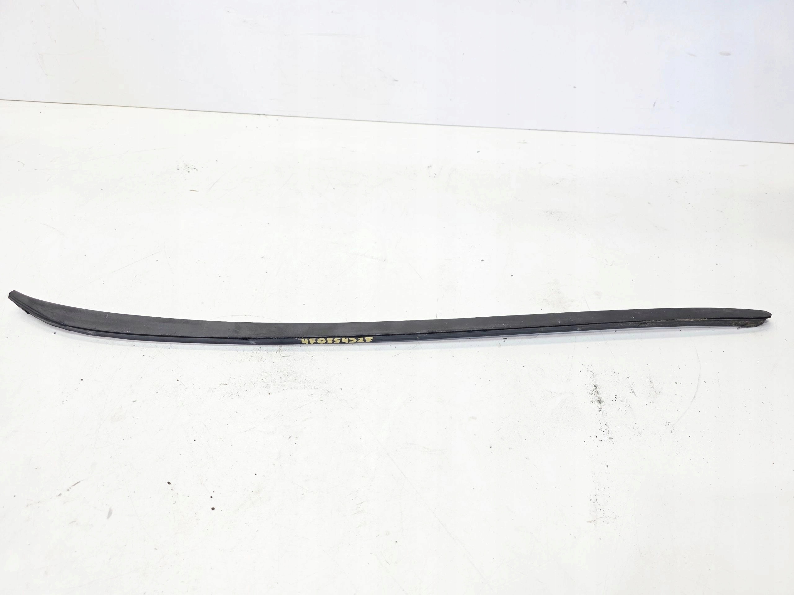 moulding dust windows CZOLOWEJ left front AUDI A6 C6 4F0854327