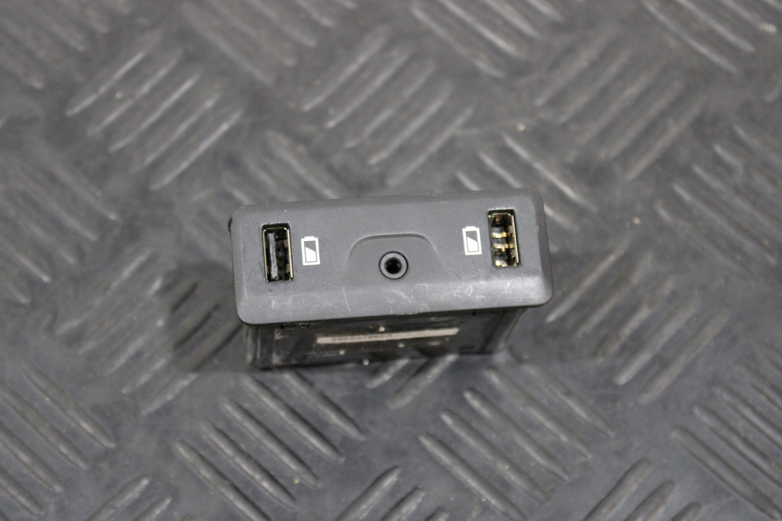 Adapter, Stecker USB 280237850R RENAULT SCENIC IV 4
