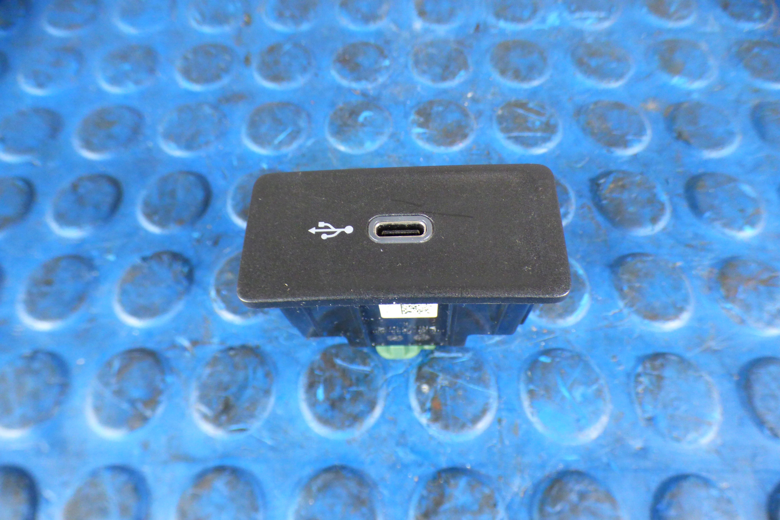 Adapter, Stecker USB 3G5035726B VOLKSWAGEN PASSAT B8