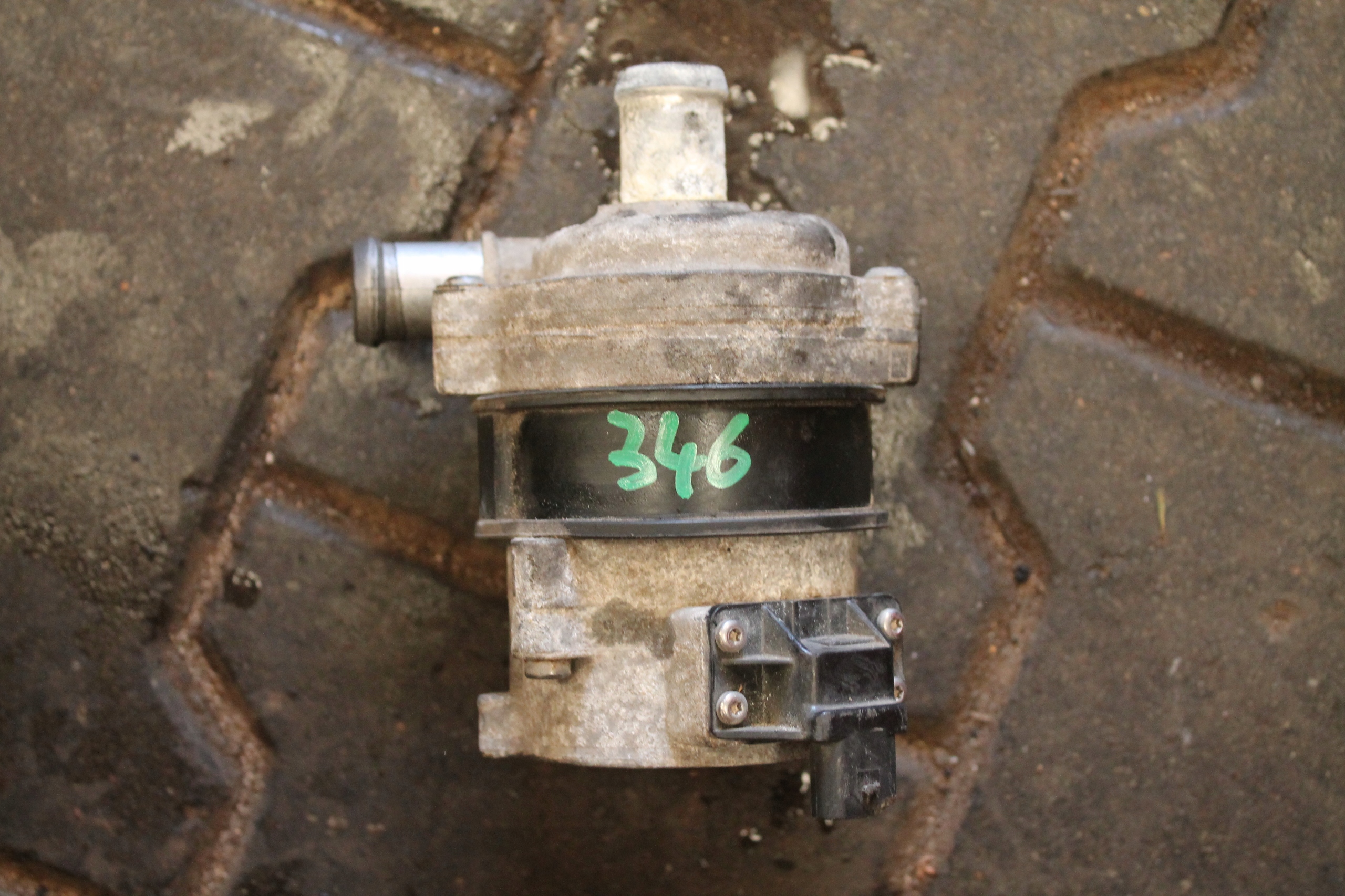 346. vízpumpa AUDI 4M0965567A