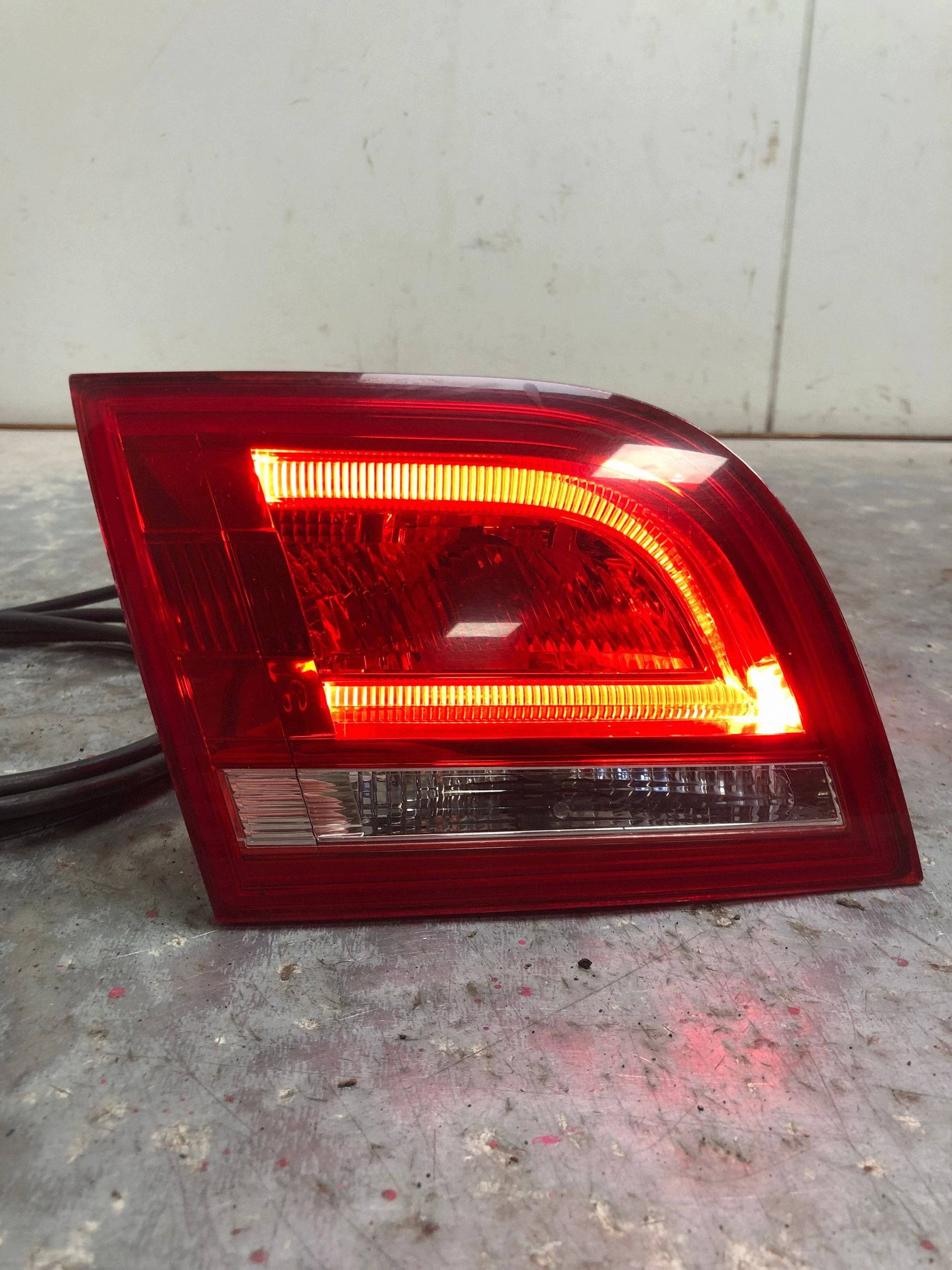 feu gauche arrière LED du capot AUDI A3 8P 5d LIFT 8P4945093D