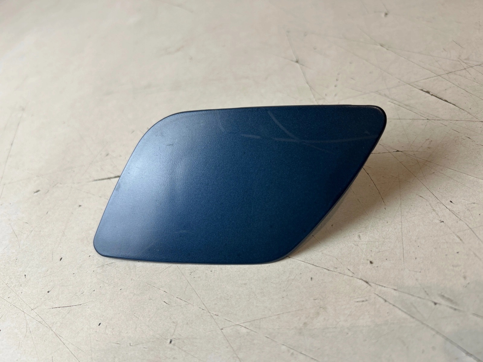 spoiler of the washer front left Audi A6 C6 S-line LZ5B