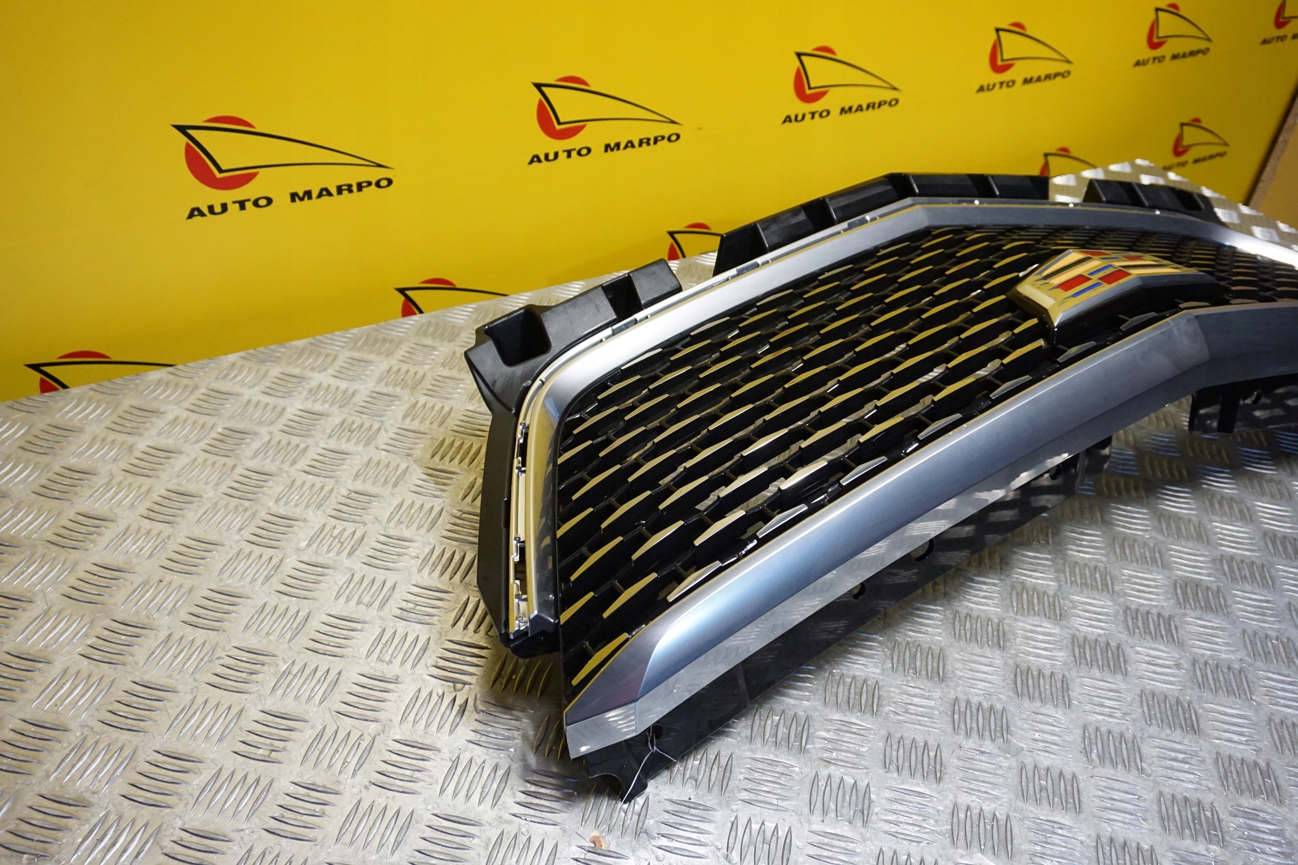 CADILLAC XT6 2020 - 2023 Atrapa Przód Grill Chrom USA Producent części Cadillac OE