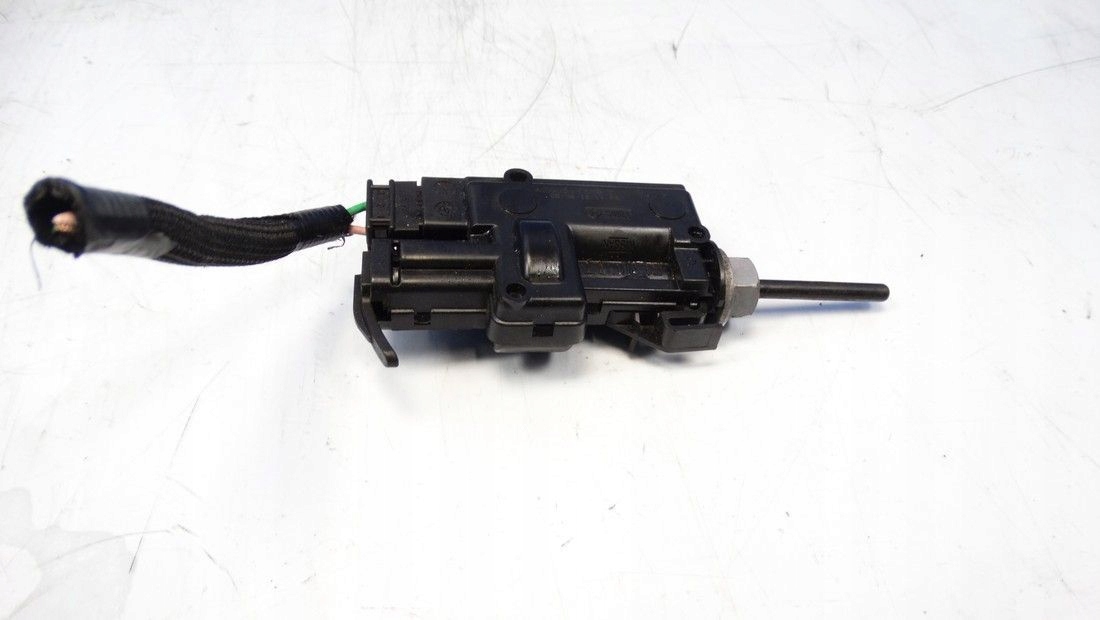 SIŁOWNIK KLAPKI WLEWU PALIWA MERCEDES W415 08-