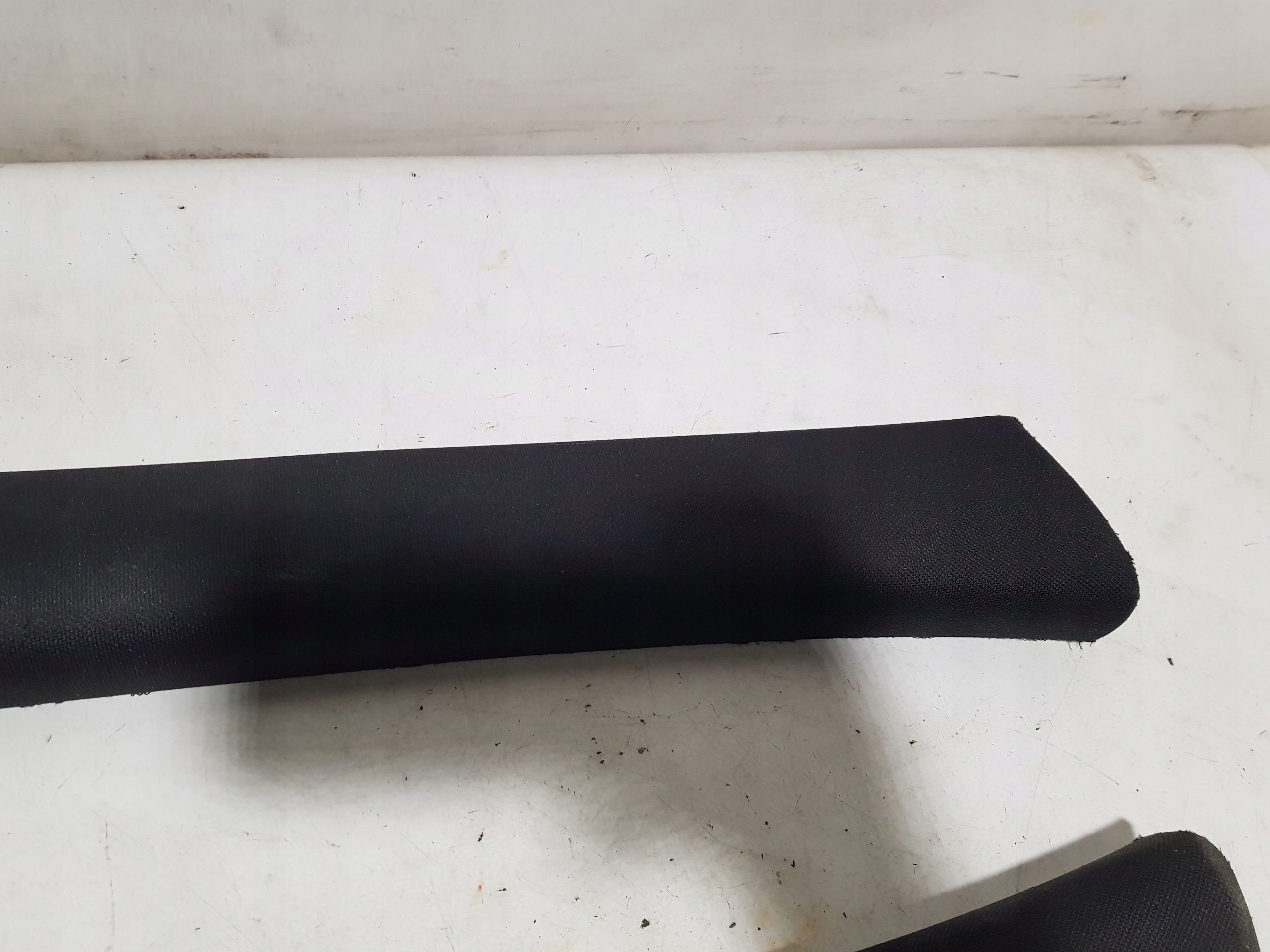 MERCEDES W204 sedan AMG black, inner pillars light plastics