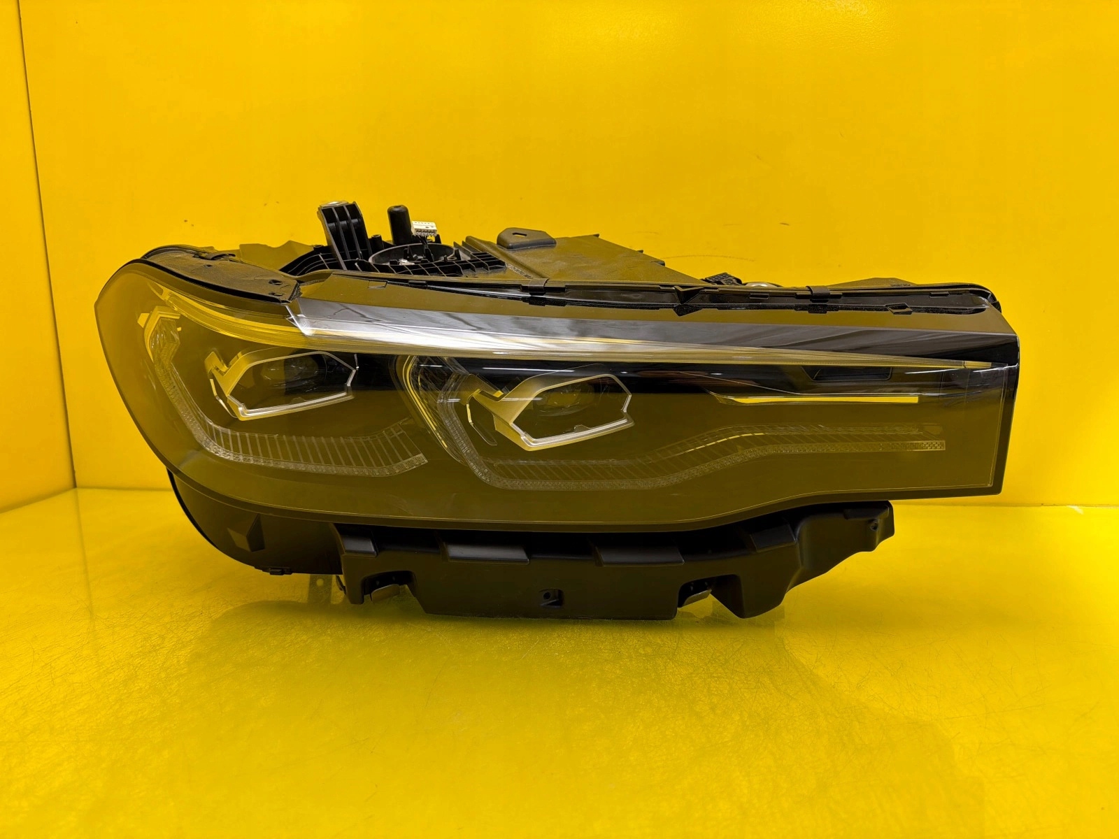 light right front BMW X7 G07 Adaptive Led 9481820-05