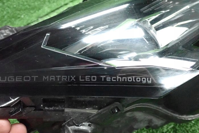 PEUGEOT 308 T10 MATRIX LED TECHNOLOGY 21- reflektor right light right