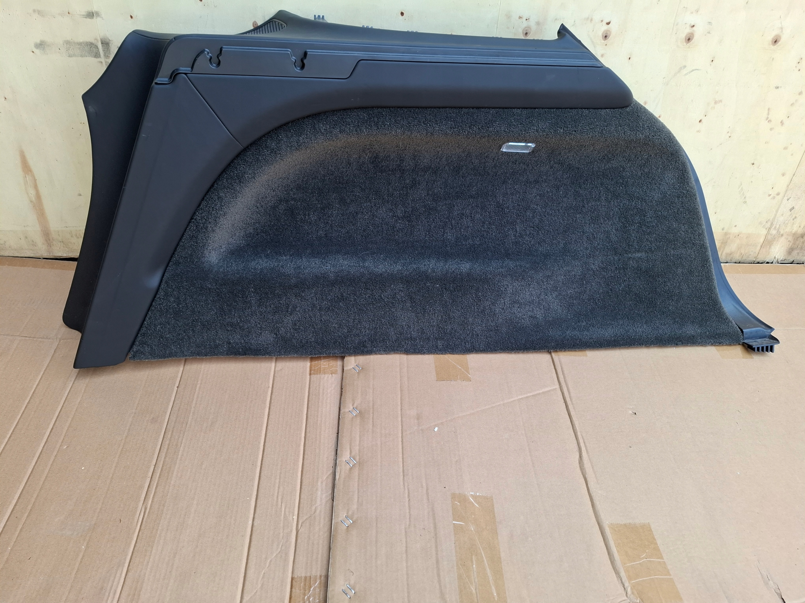 boot upholstery right BENTLEY BENTAYGA 17r