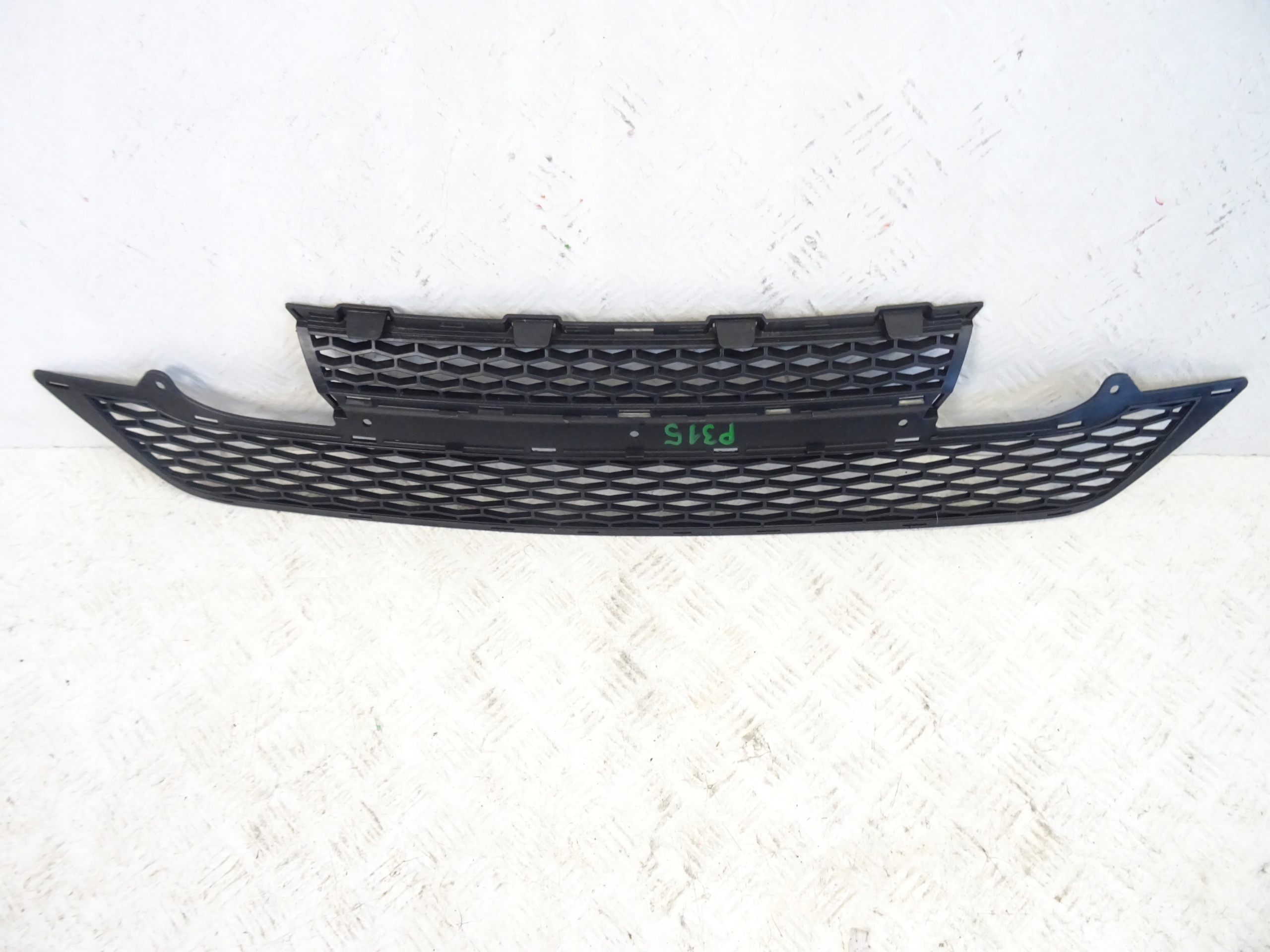 grid of a bumper front front central RANGE ROVER EVOQUE BJ32-17K945-AC