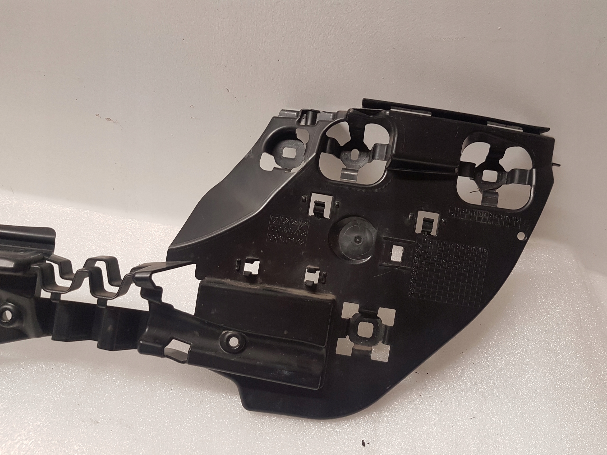 bumper bracket rear part BMW G30 LCI 9498616
