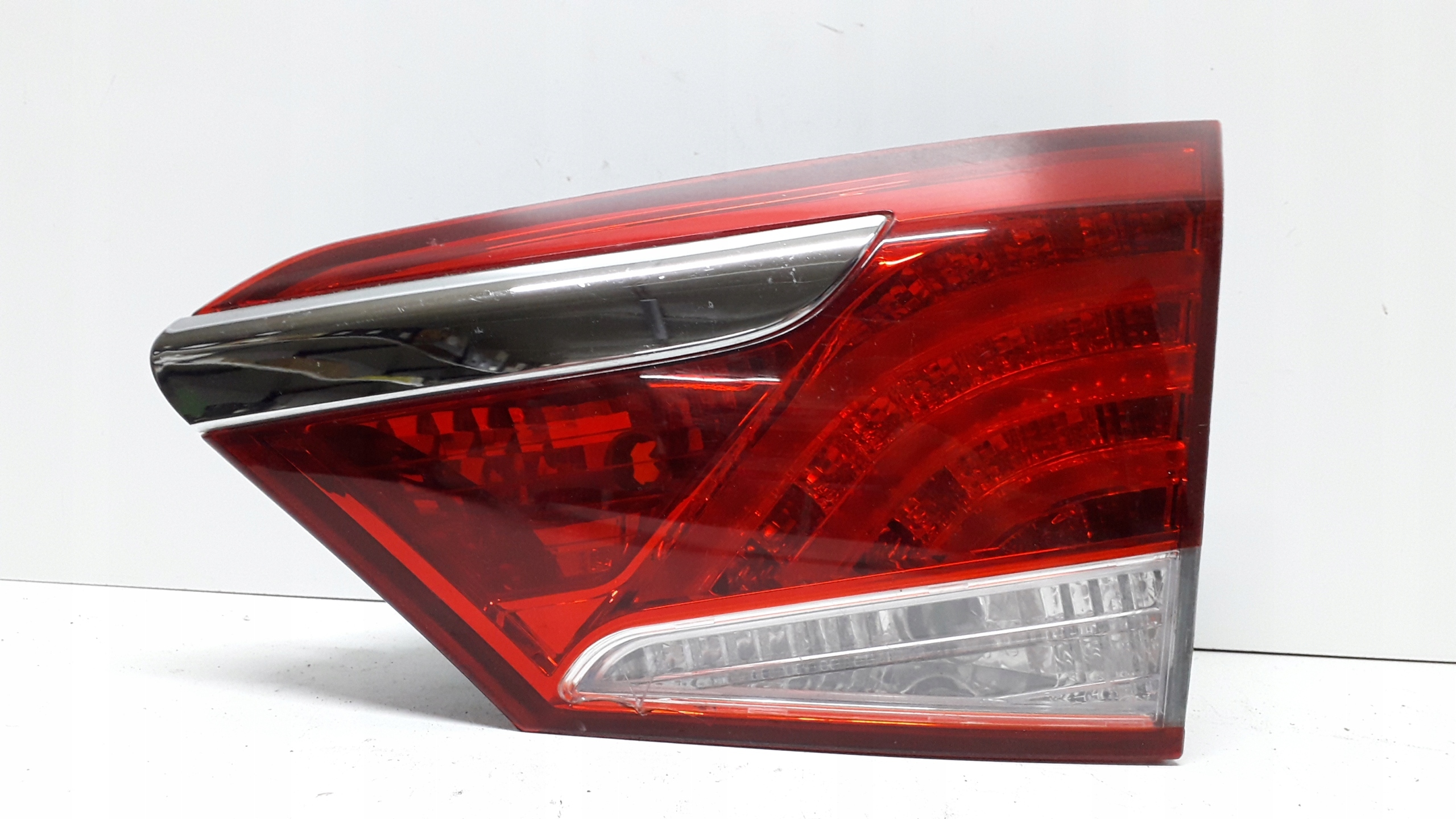 HYUNDAI I40 KOMBI 11- LAMPA PRAWA TYLNA - W KLAPĘ