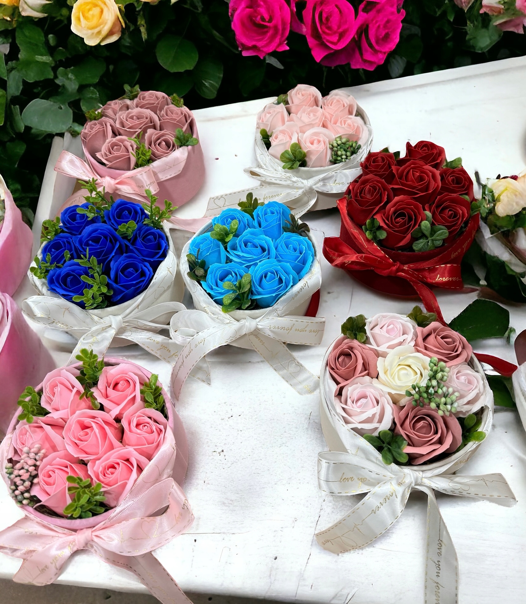 FLOWERBOX KWIATY MYDLANE BUKIET KWIATÓW W PUDEŁKU FLOWER BOX RÓŻE Wysokość 15 cm