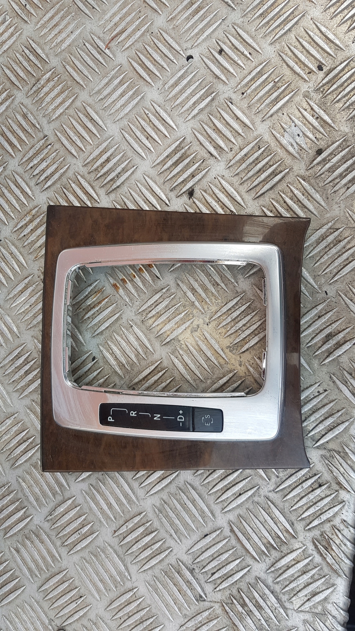 MERCEDES W212 obal kulisy převodů RÁM PANEL DEKOR A2126801207