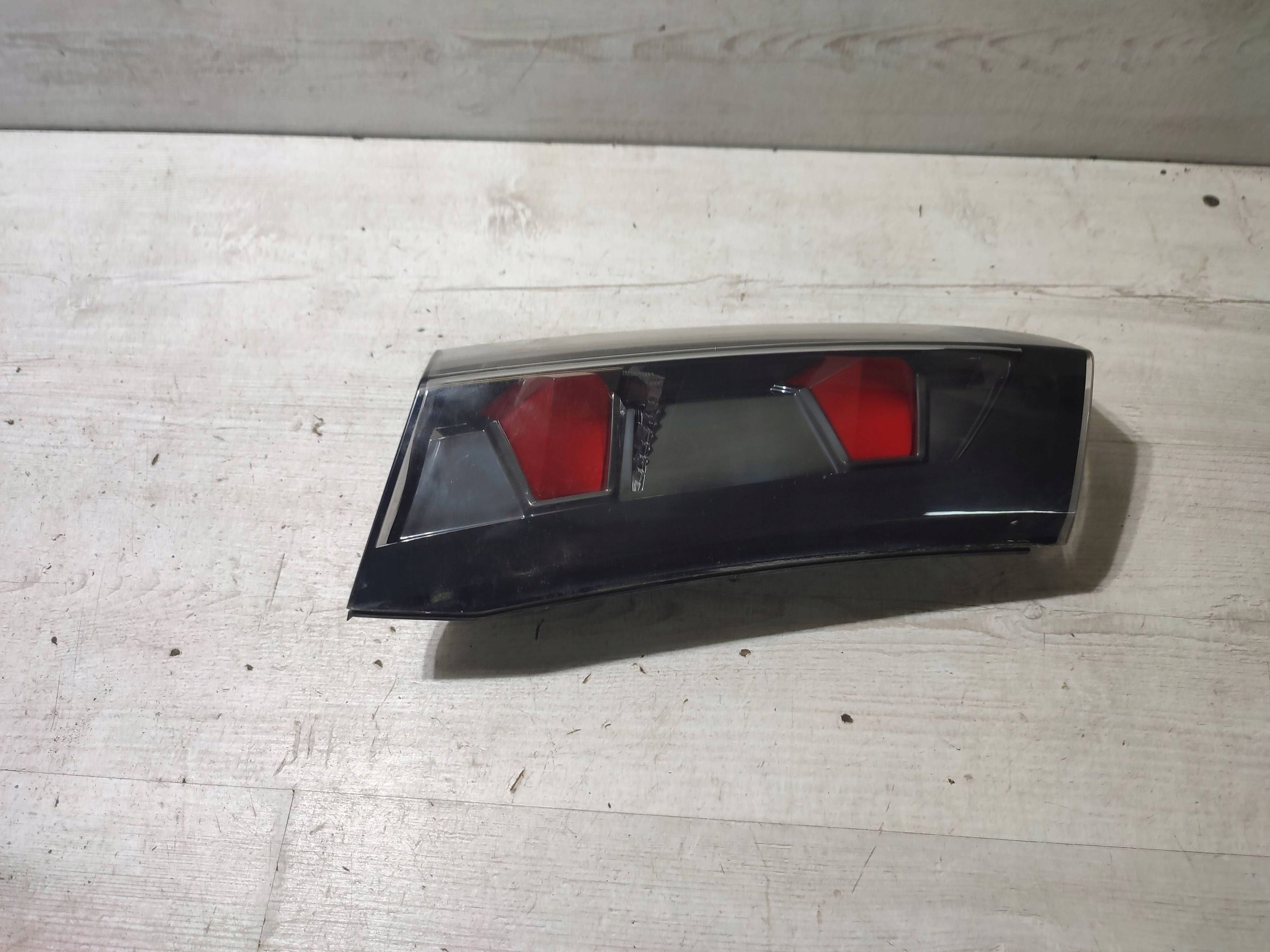 Peugeot 2008 II 2020 rear part side right light rear
