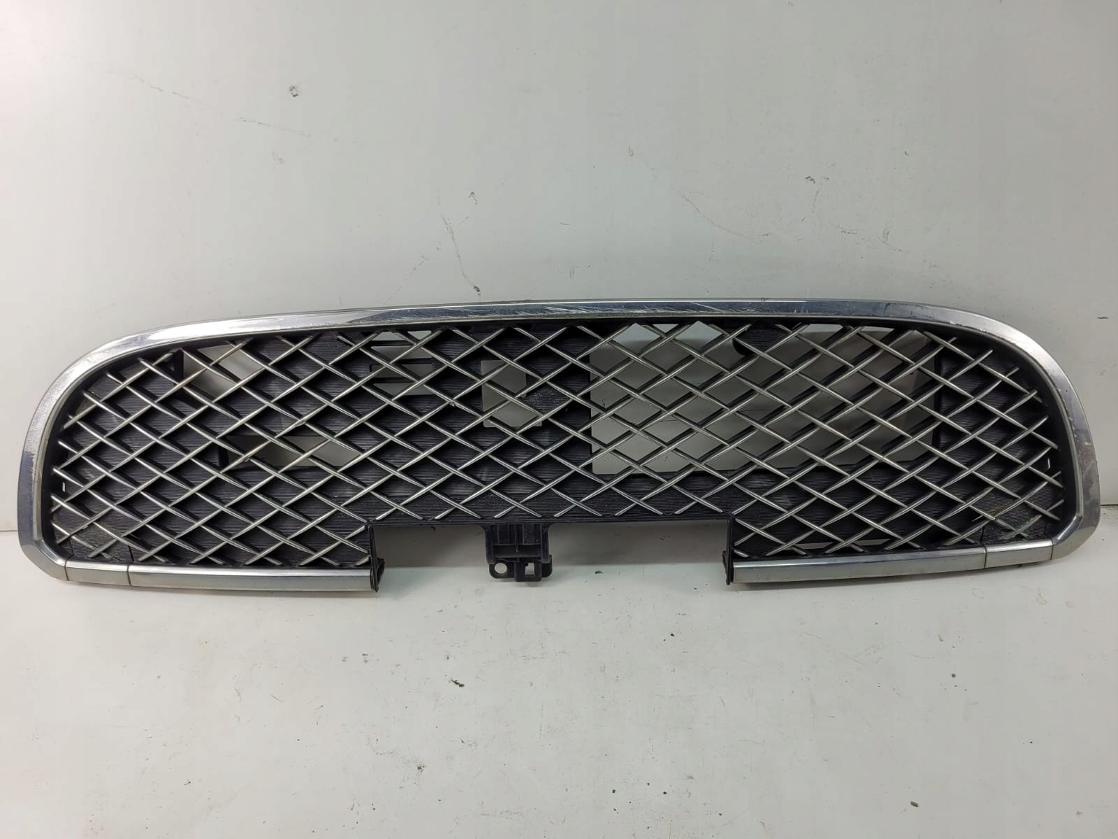 Daihatsu TREVIS решетка радиатора