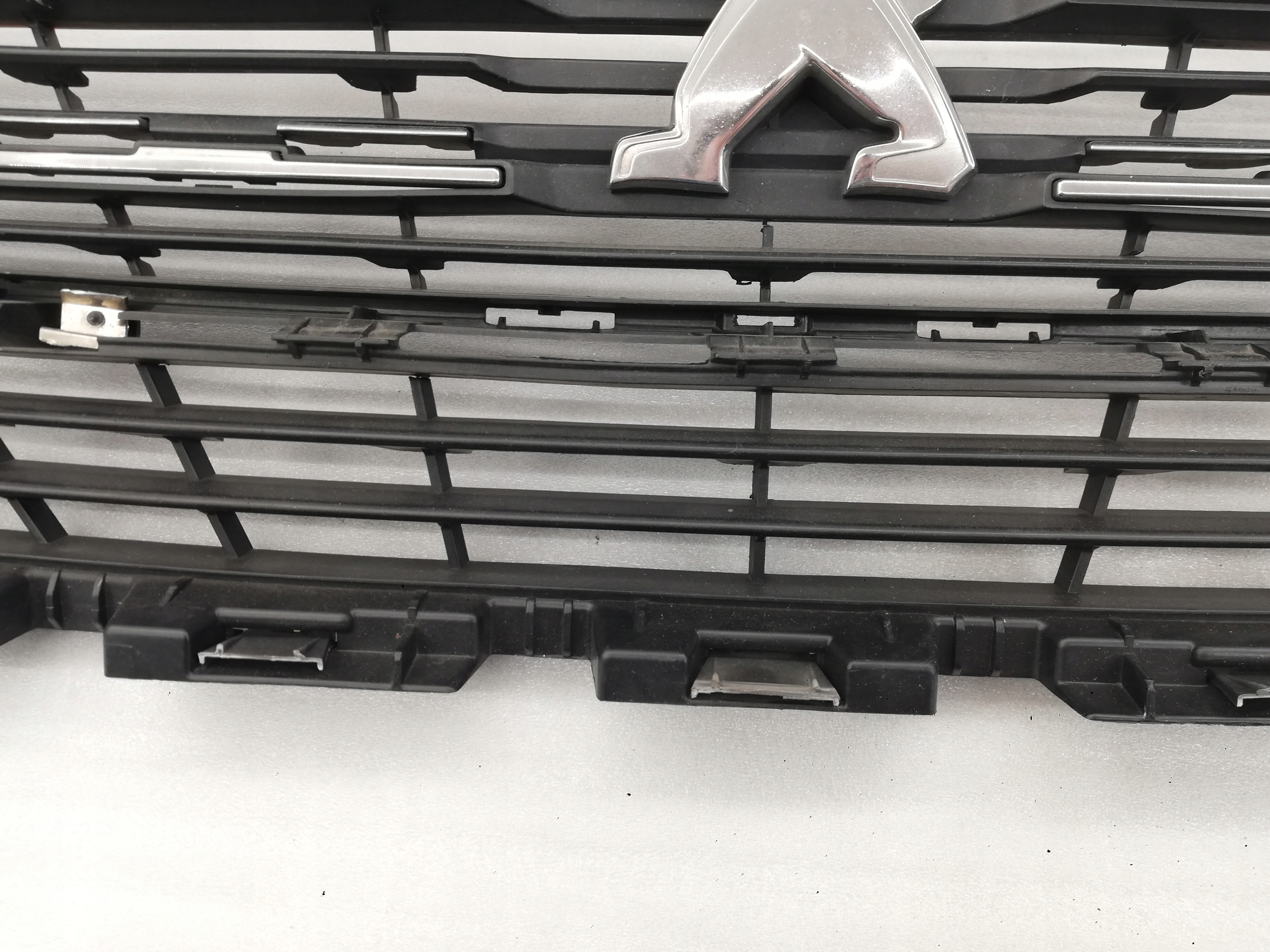 GRIL ATRAPA KRATKA PEUGEOT 5008 II od 2017 Typ samochodu Samochody osobowe