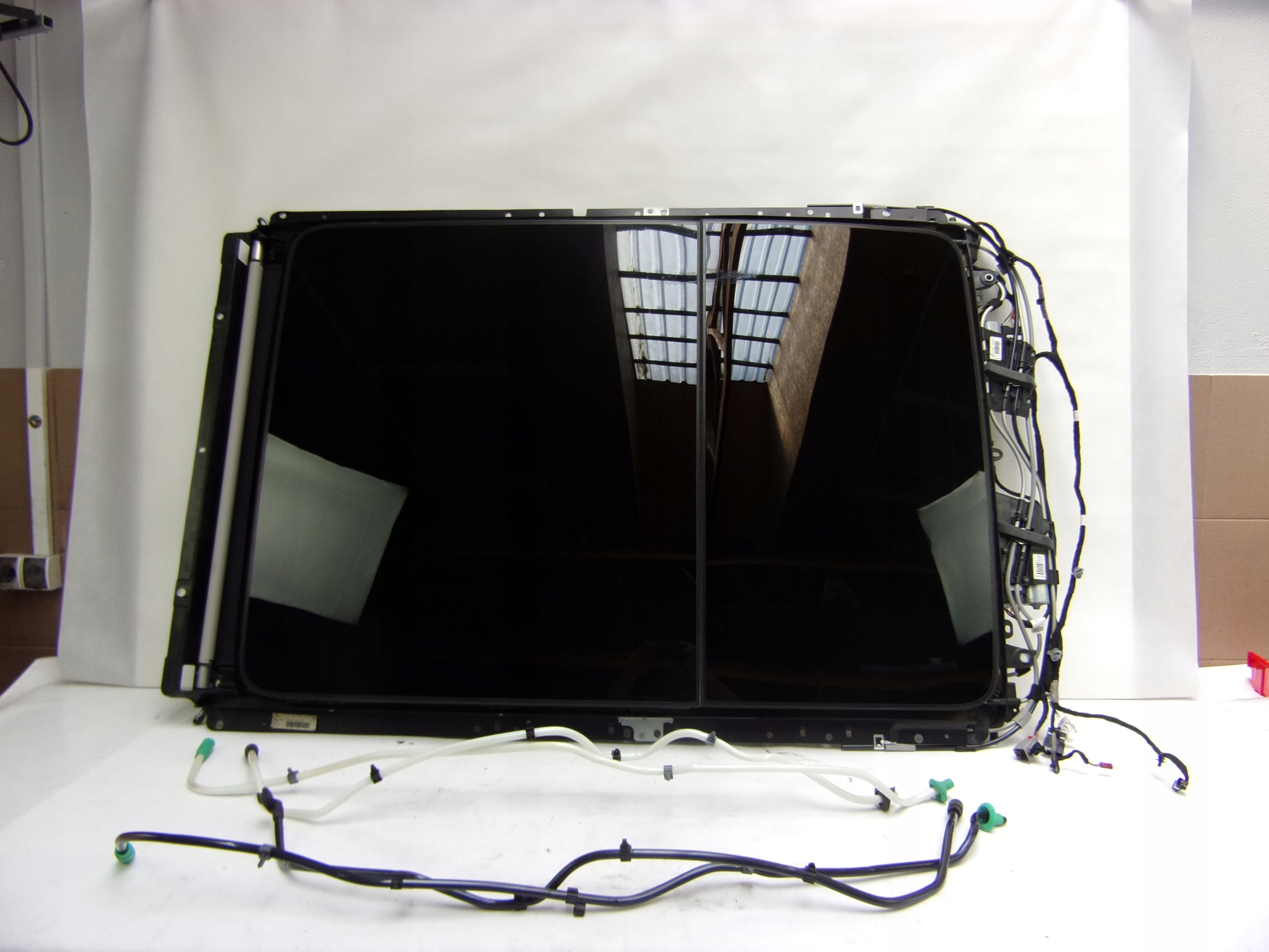 68274062AE - CHRYSLER PACIFICA 16-ПАНОРАМНЫЙ ЛЮК