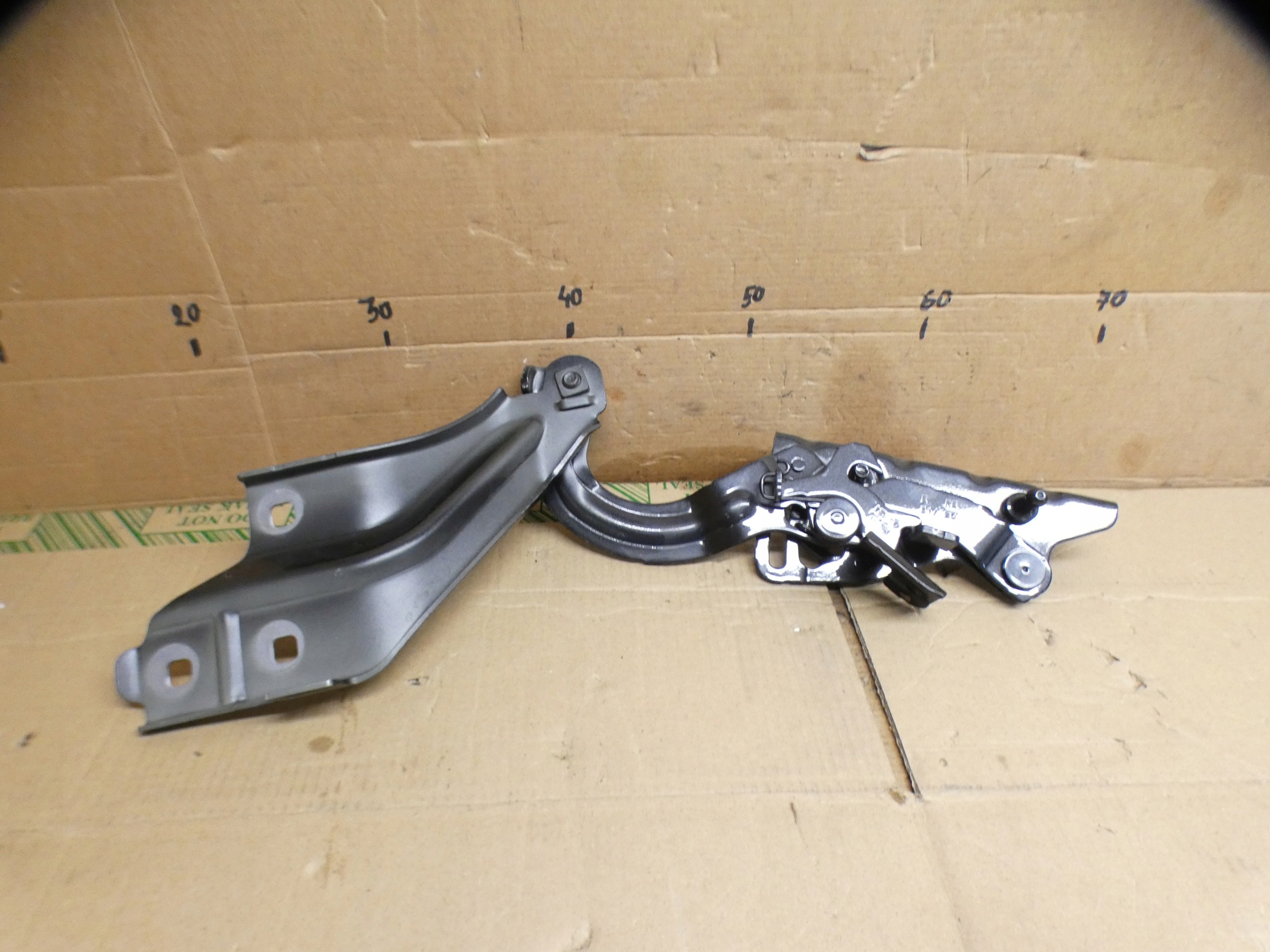 MERCEDES C-KLASA W206 - hinge bonnets right