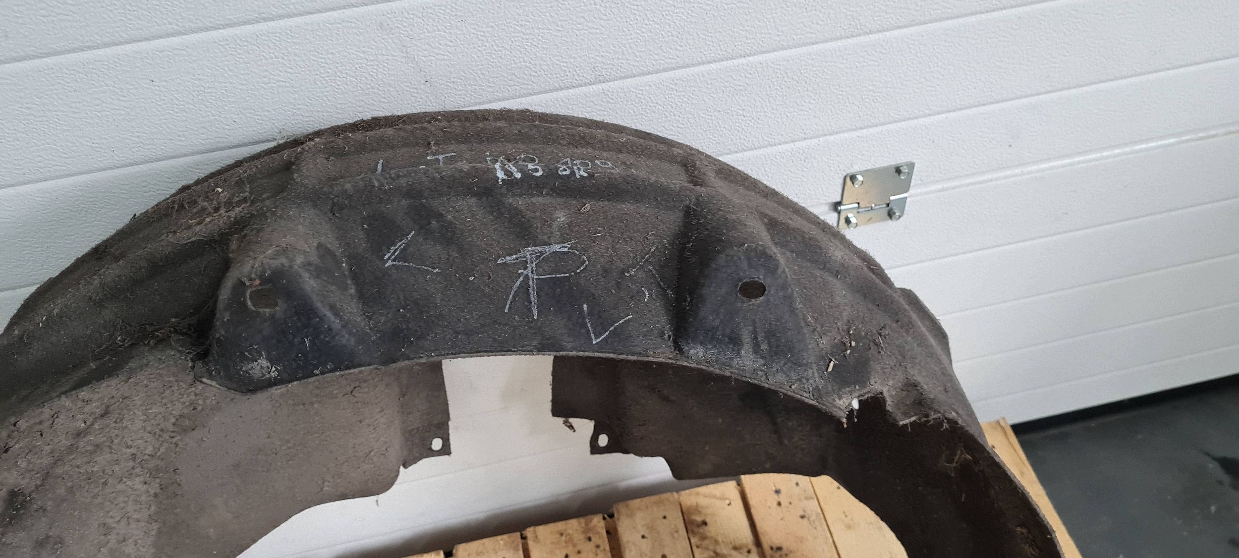 Q5 8R LIFT mudguard MATERIAL left left rear part MATERIAL 8R0810171C