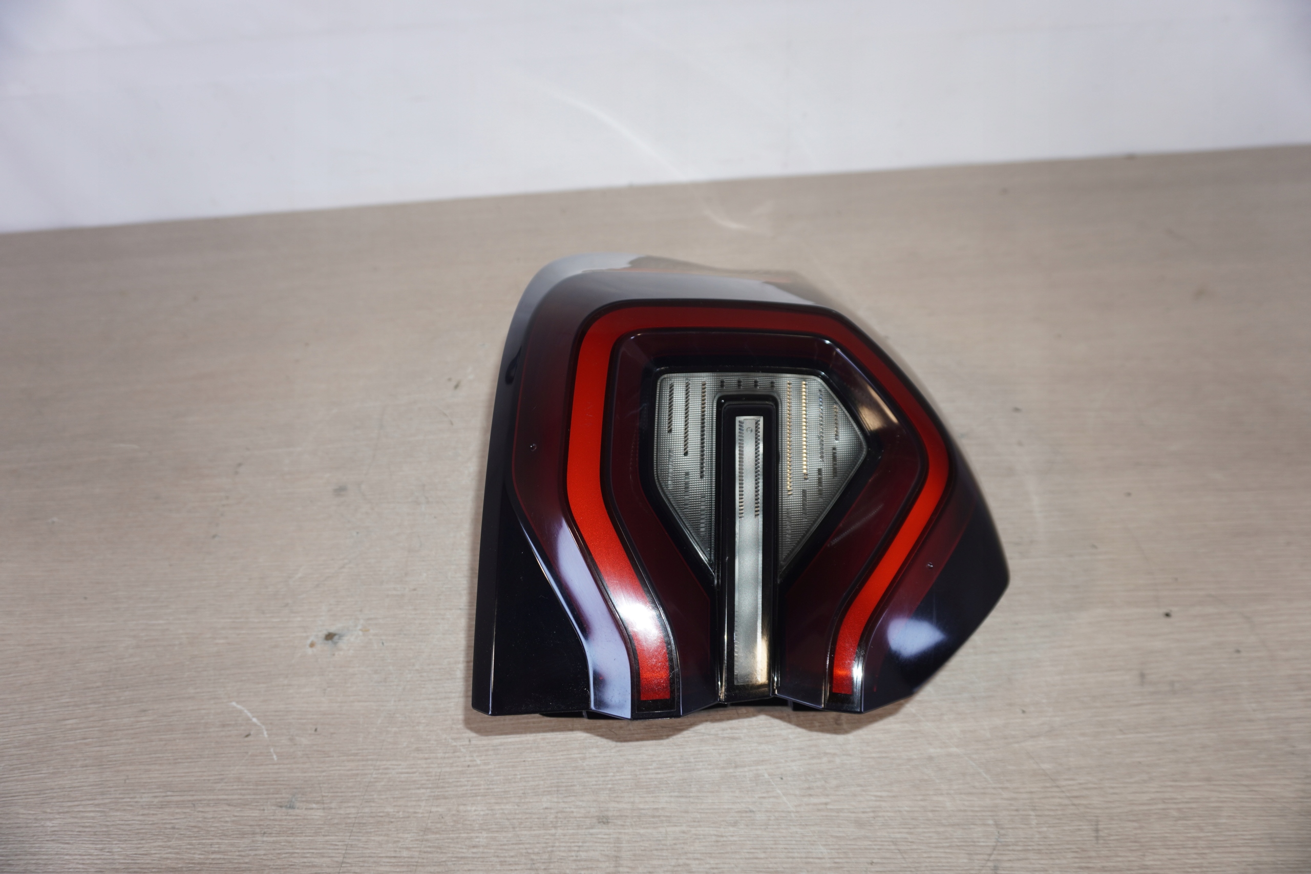 LAMPA TYŁ LEWA BMW X3 G01 LCI 9463047 Producent części BMW