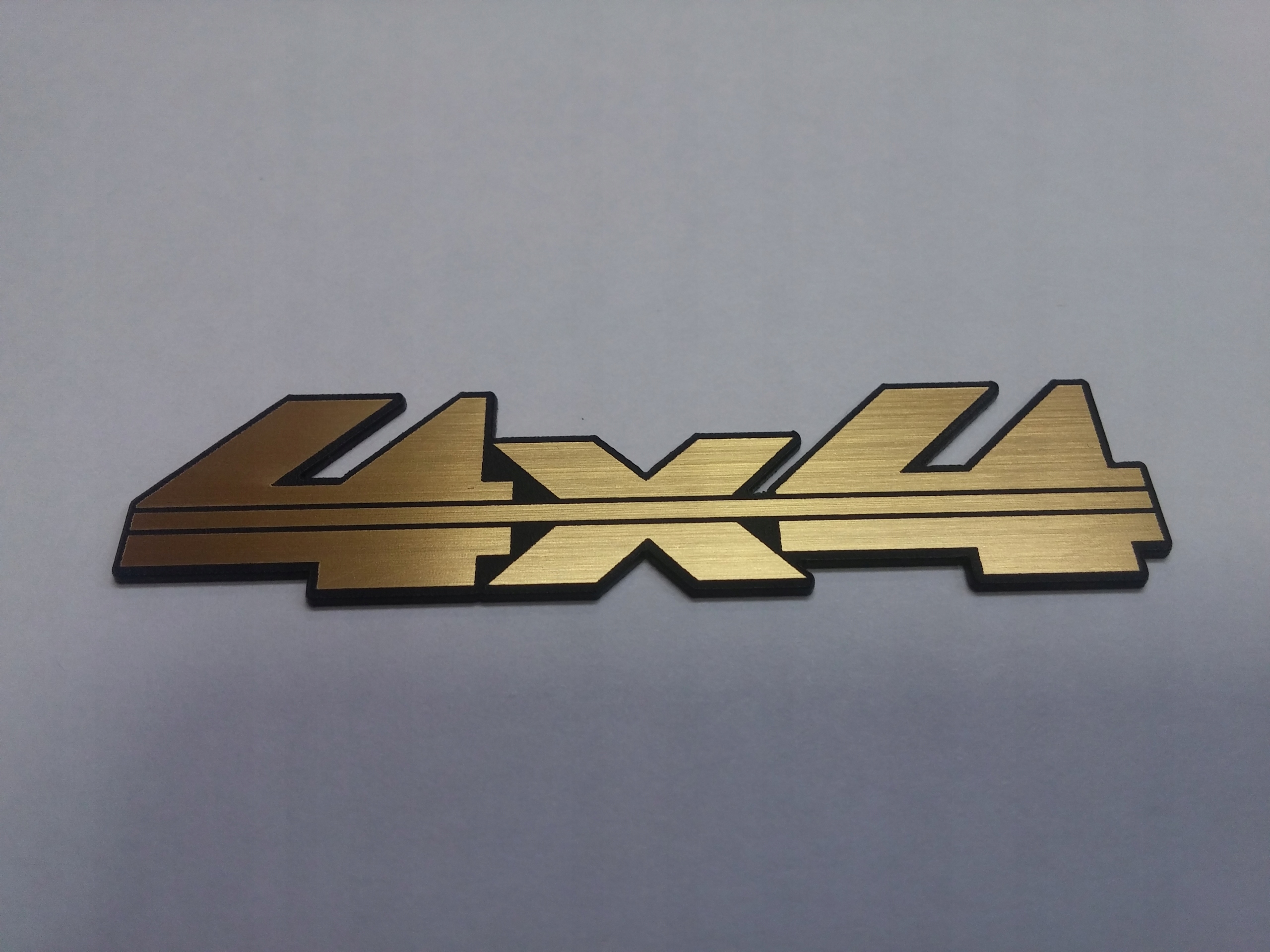 

4 x 4 naklejka emblemat 66 x 12 mm * Złota