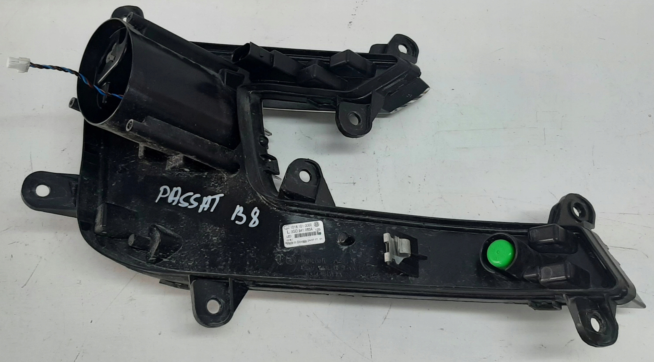 VW Passat B8 swiatla running daytime DRL led left