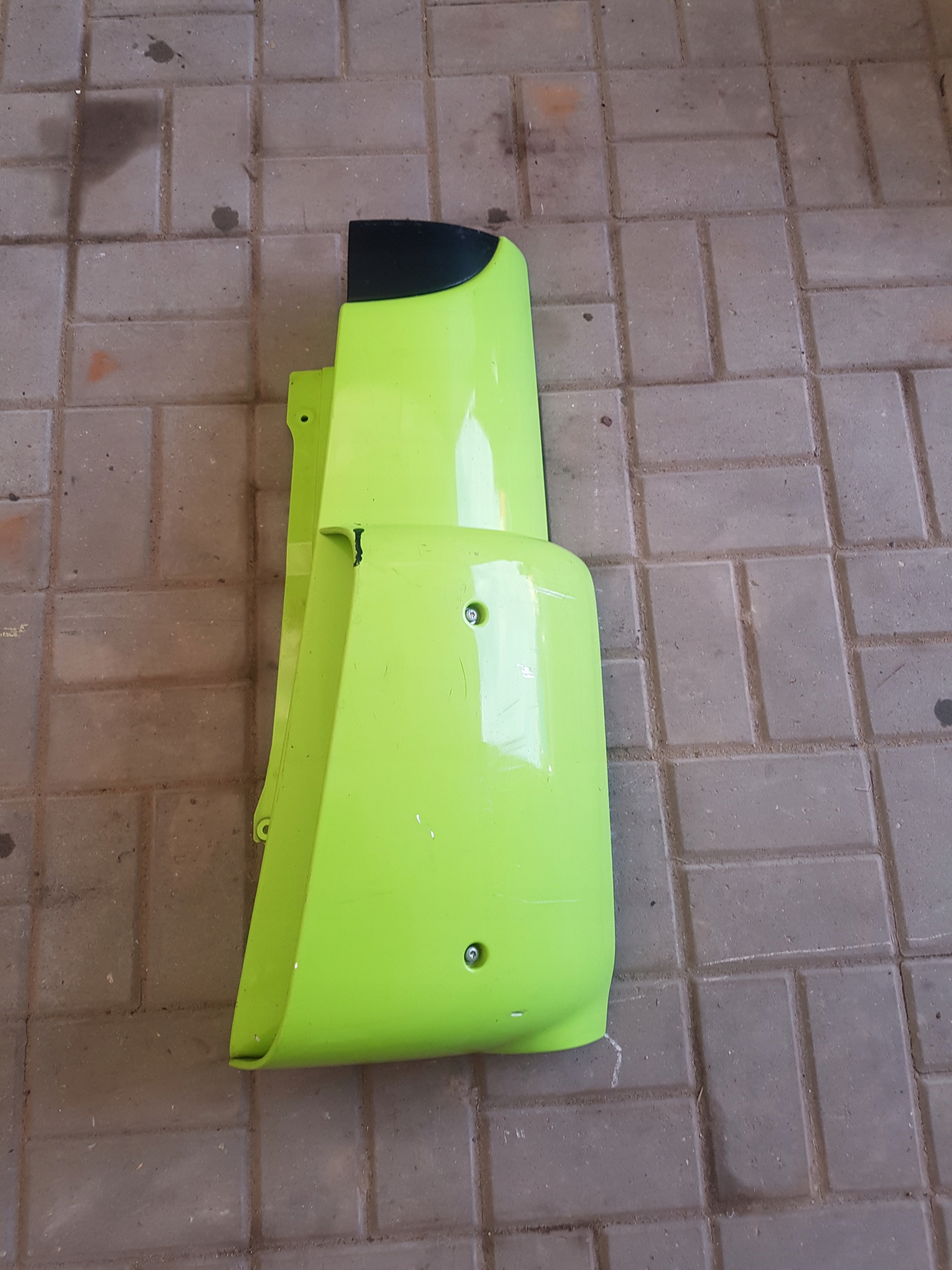 УГЛОВОЙ ОБТЕКАТЕЛЬ КАБИНЫ ЛЕВЫЙ DAF 65 75 85 CF