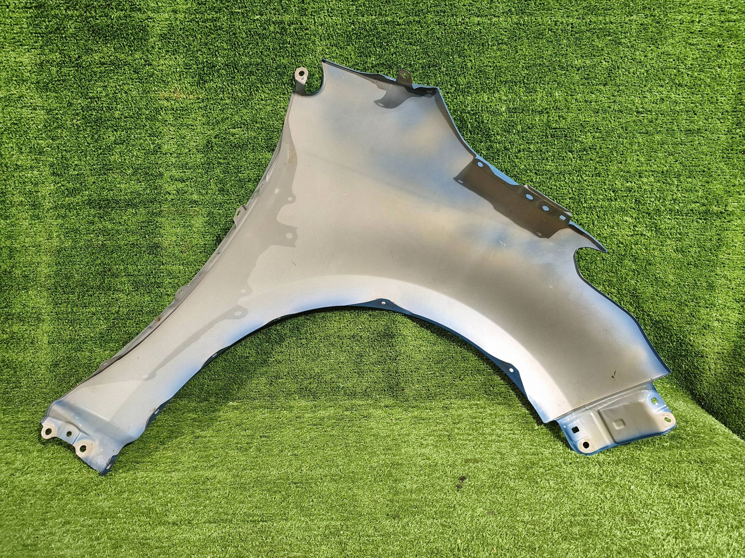 fender front left TOYOTA YARIS IV 20- NR.798