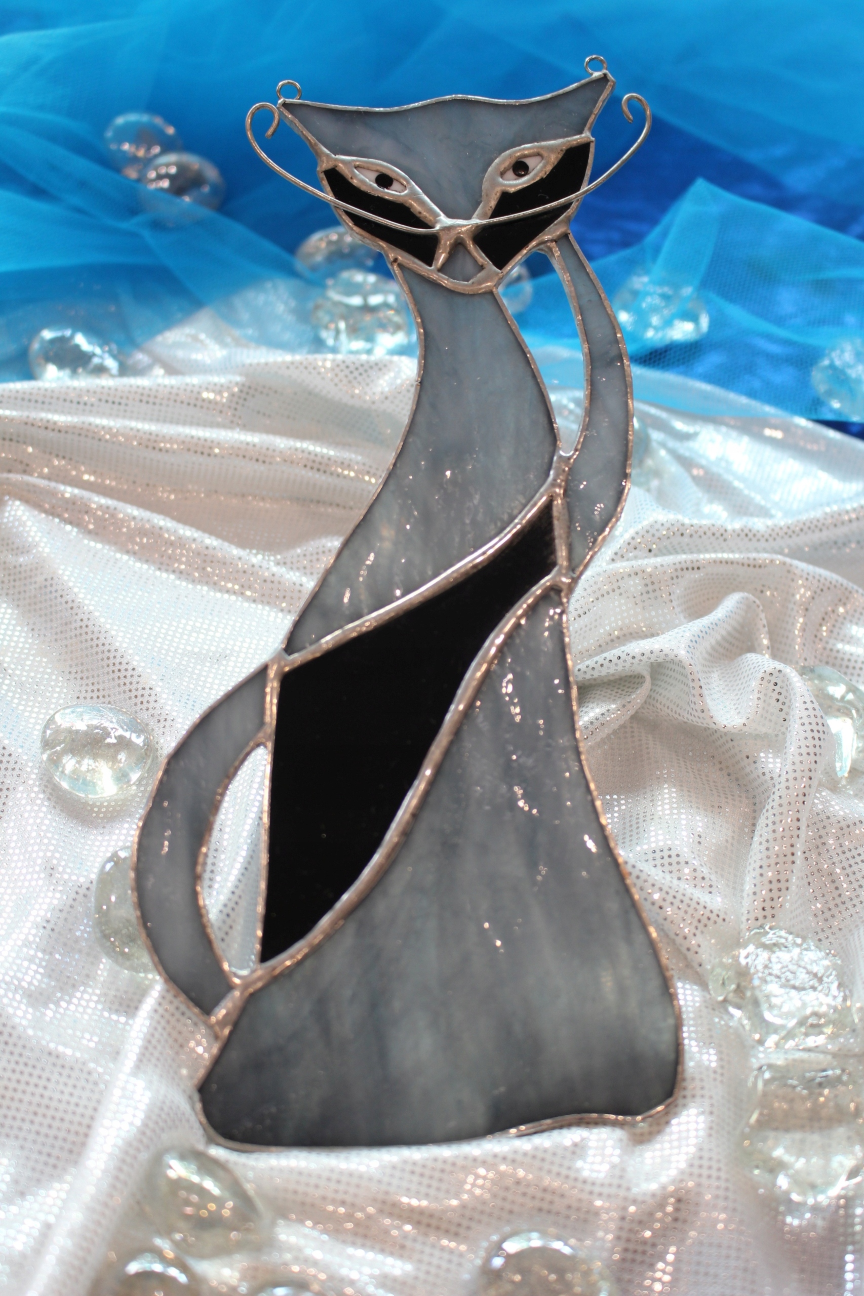 Kočka šedočerná závěsná vitráž Tiffany jako dárek