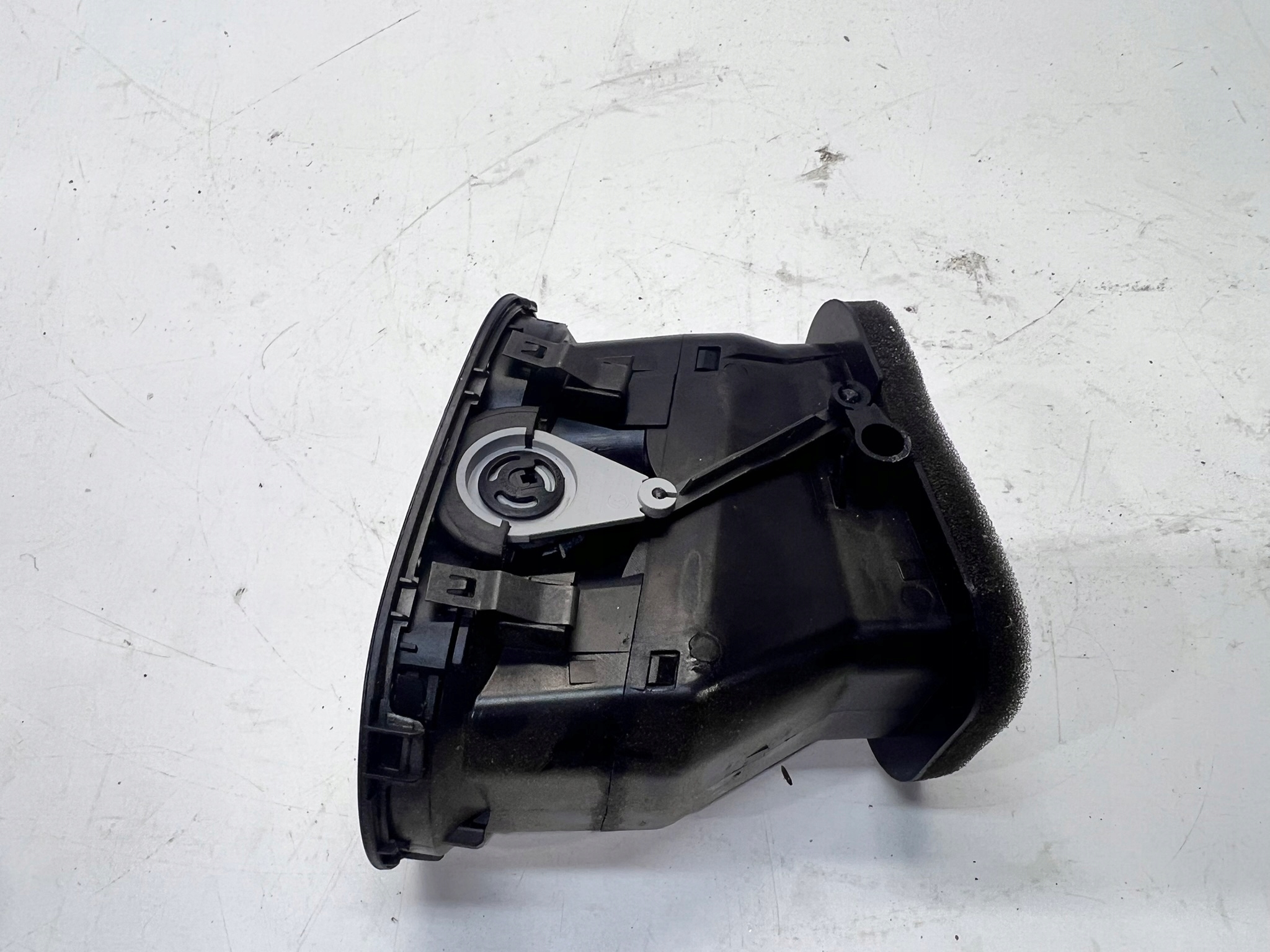 grid air conditioning devices left VW TIGUAN 5N0819703A