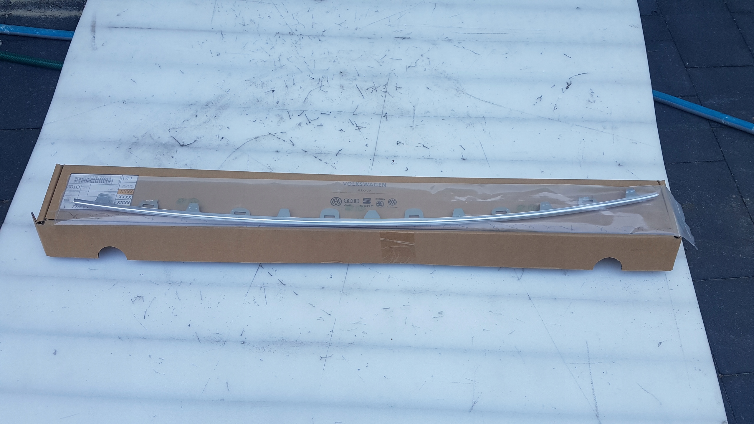 LISTWA OZDOBNA ZDERZAKA PRZÓD CHROM SKODA SUPERB 3