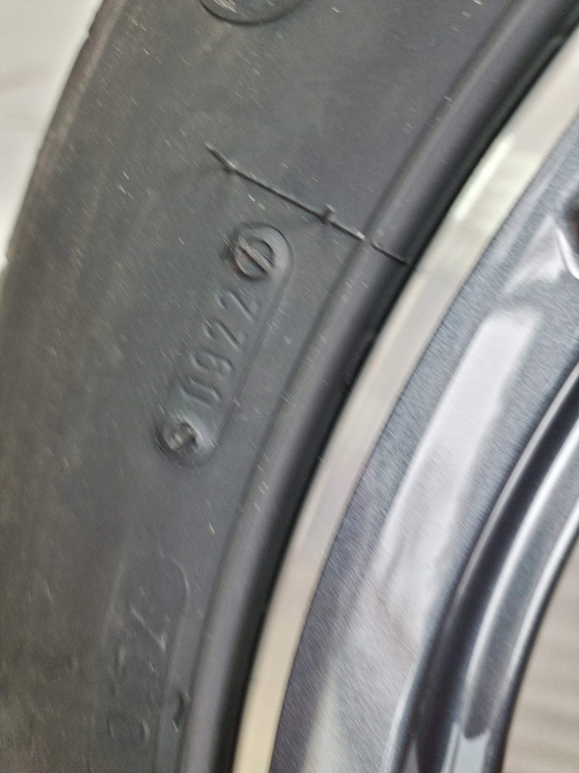 Kola Renault Captur Duster Kadjar 18 CALI LATO Tire width 215 mm